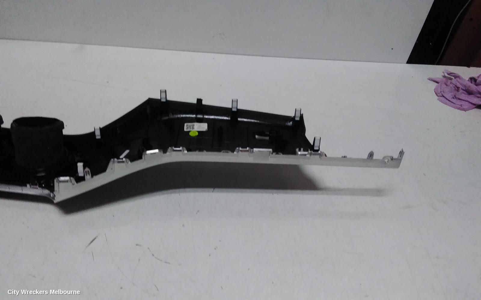 KIA STINGER, CK, 06/2017 - 04/2023, CENTER AIRVENT ASSEMBLY : 137575