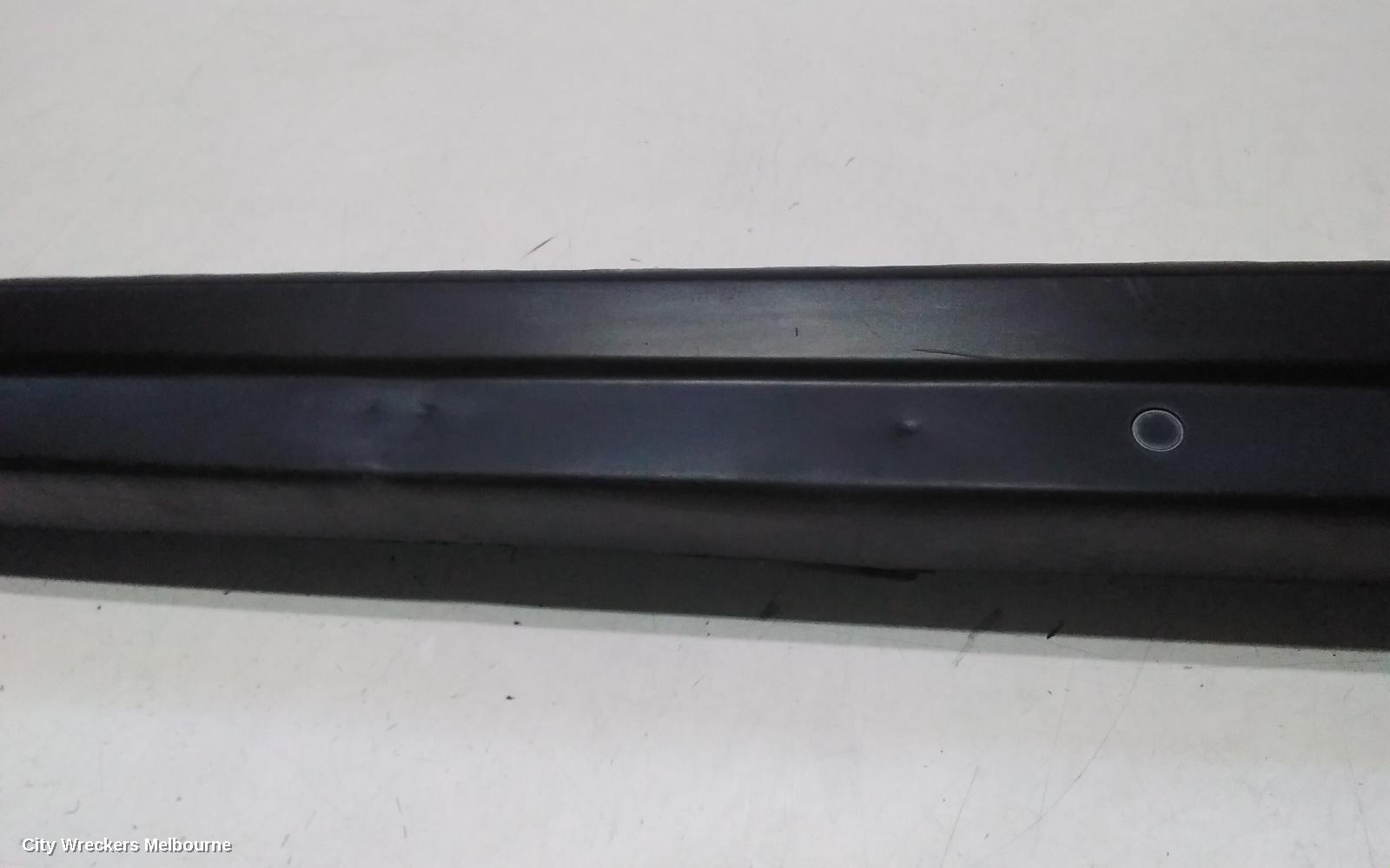 RENAULT TRAFIC REAR BUMPER, BUMPER BAR (CENTRE), X82, 01/2015 ONWARDS