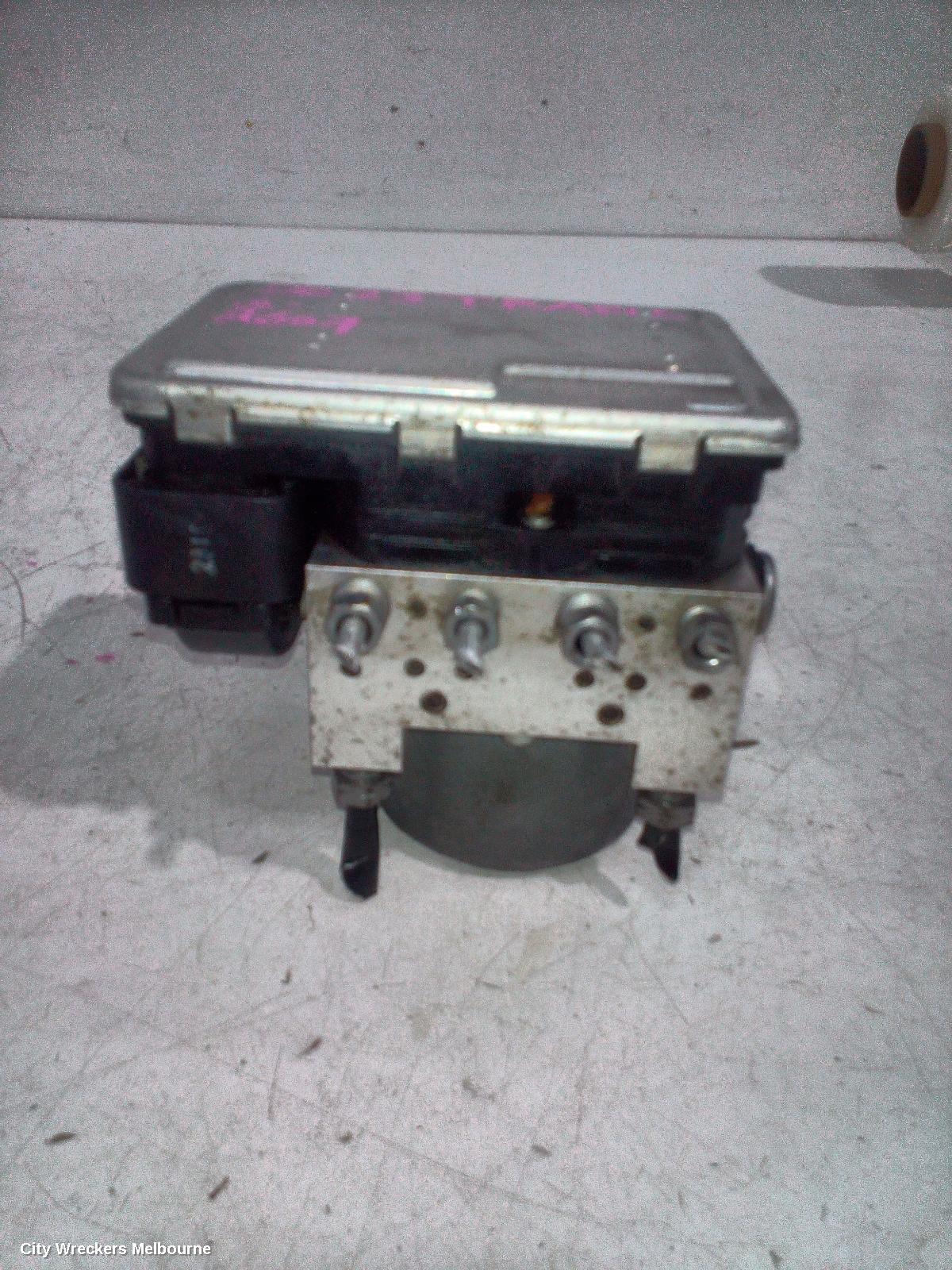 RENAULT TRAFIC ABS PUMP/MODULATOR, X82, P/N 476605919R, 01/2015 ONWARDS