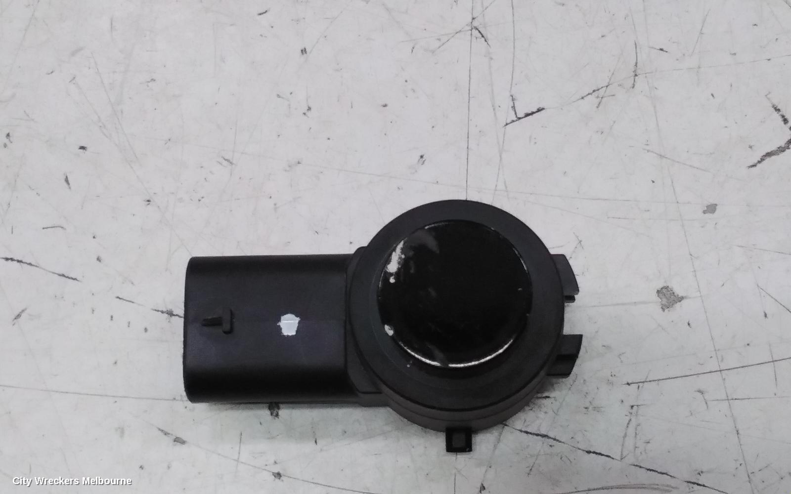 TESLA MODEL Y, 1ST GEN, 03/2022 ONWARDS, FRONT BAR CRASH SENSOR: 138235