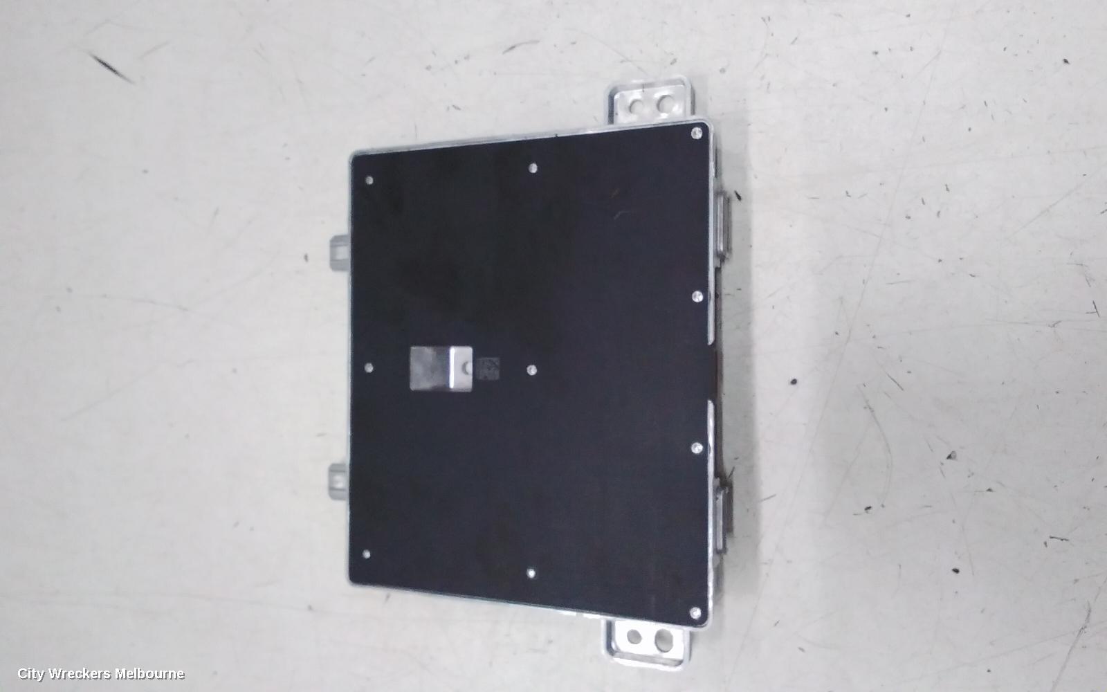 TESLA MODEL 3, 1ST GEN, 06/2019 ONWARDS, TESLA MODEL 3 Y CENTER CONSOLE INDUCTIVE CHARGER MODULE OEM 1755100-00-D GEN 2.: 138663
