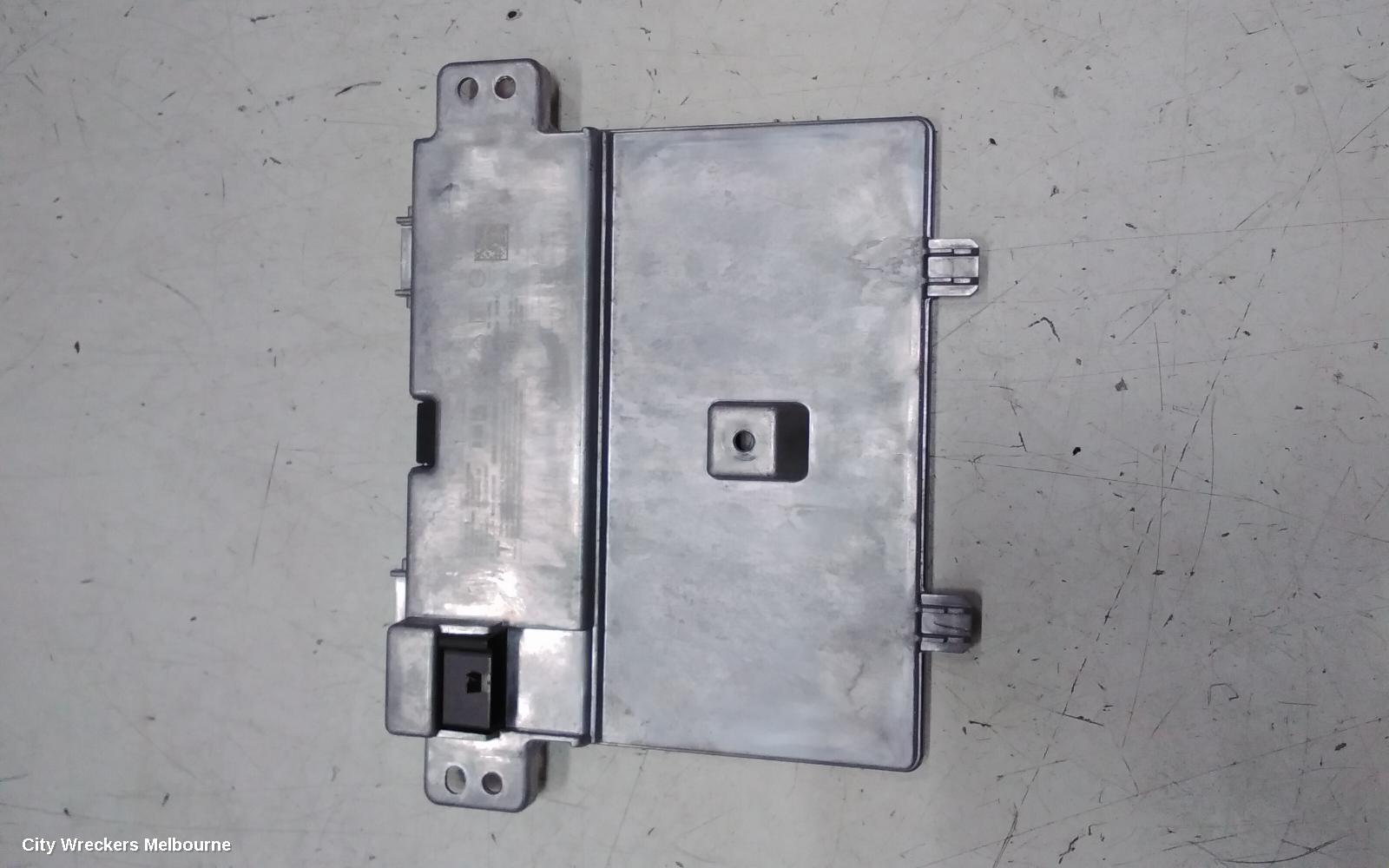TESLA MODEL 3, 1ST GEN, 06/2019 ONWARDS, TESLA MODEL 3 Y CENTER CONSOLE INDUCTIVE CHARGER MODULE OEM 1755100-00-D GEN 2.: 138663