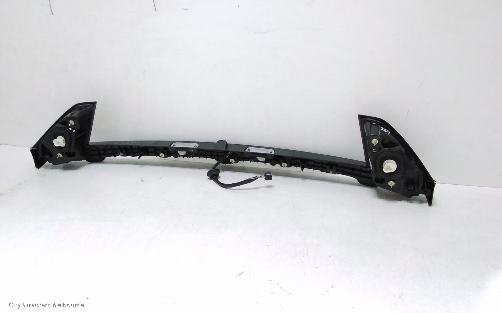 HYUNDAI TUCSON REAR GARNISH, TAILGATE LAMP (CENTRE), HALOGEN TYPE, NX4, 02/2021 - 01/2024