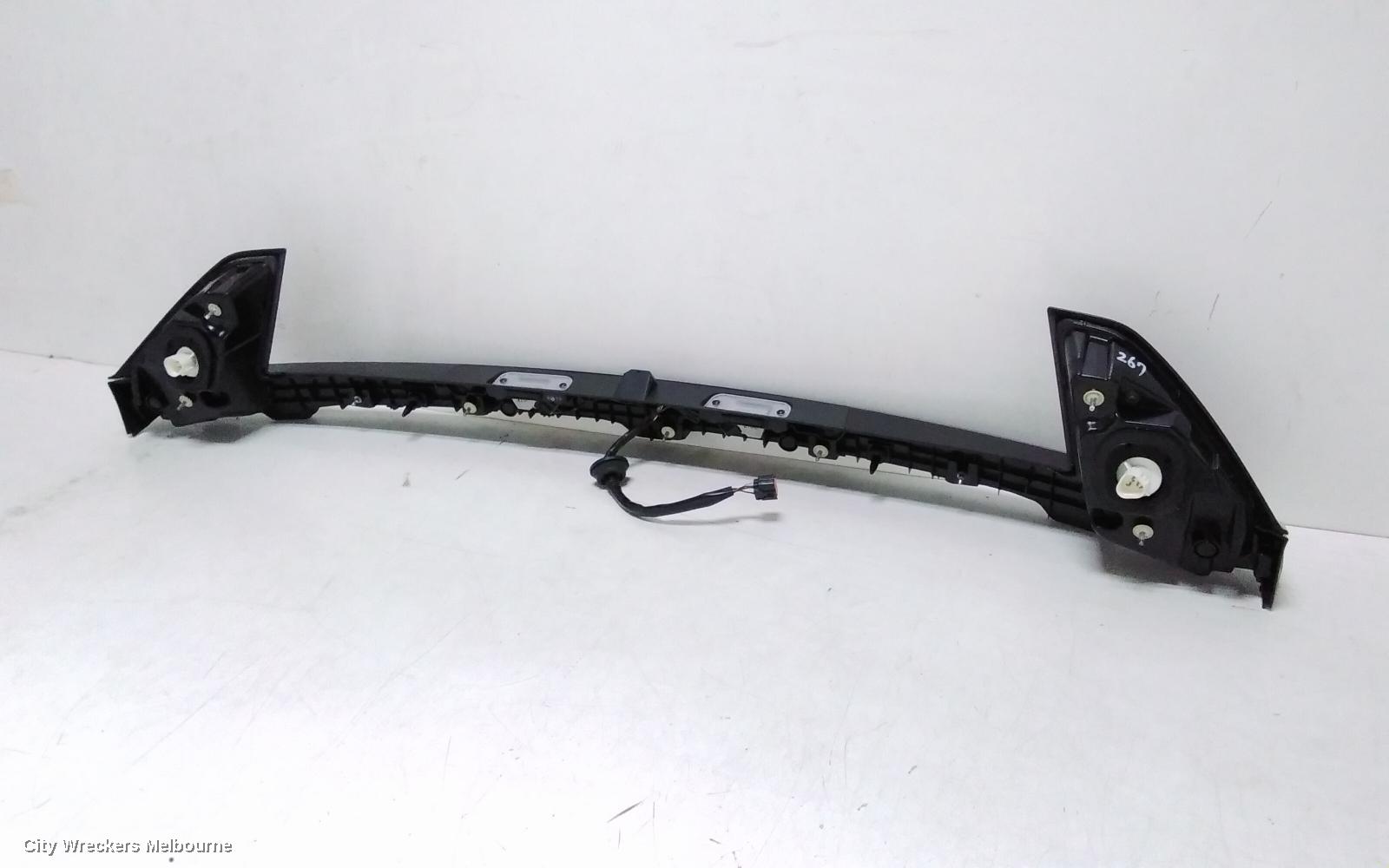 HYUNDAI TUCSON REAR GARNISH, TAILGATE LAMP (CENTRE), HALOGEN TYPE, NX4, 02/2021 - 01/2024