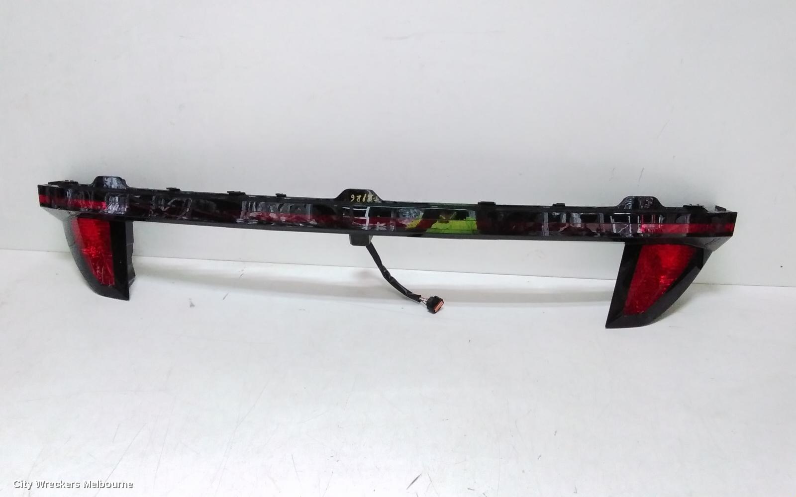 HYUNDAI TUCSON REAR GARNISH, TAILGATE LAMP (CENTRE), HALOGEN TYPE, NX4, 02/2021 - 01/2024