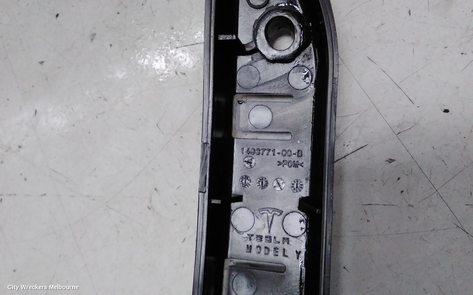 TESLA MODEL Y, 1ST GEN, 03/2022 ONWARDS, RHF BAR BRAKET: 138700