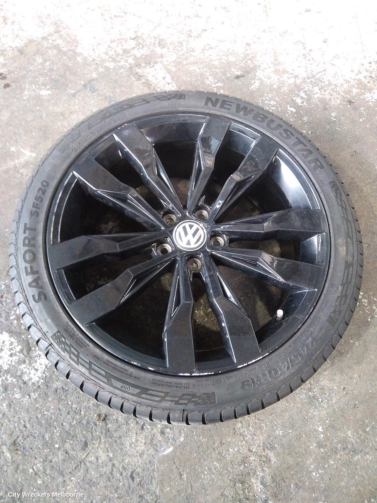 VOLKSWAGEN T-ROC WHEEL MAG, FACTORY, 19X8IN, 5 TWIN SPOKE, BI-COLOUR, BLACK/ALUMINIUM,  A1, 03/2020 ONWARDS