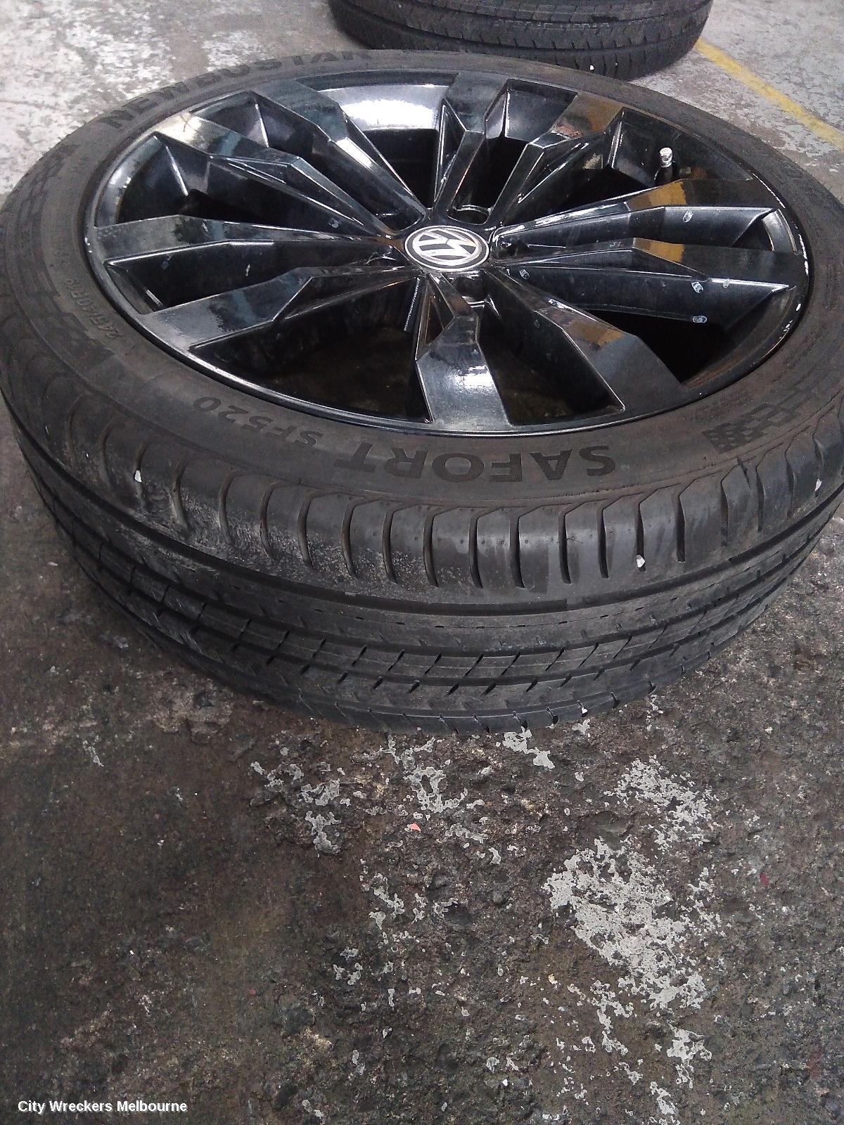 VOLKSWAGEN T-ROC WHEEL MAG, FACTORY, 19X8IN, 5 TWIN SPOKE, BI-COLOUR, BLACK/ALUMINIUM,  A1, 03/2020 ONWARDS