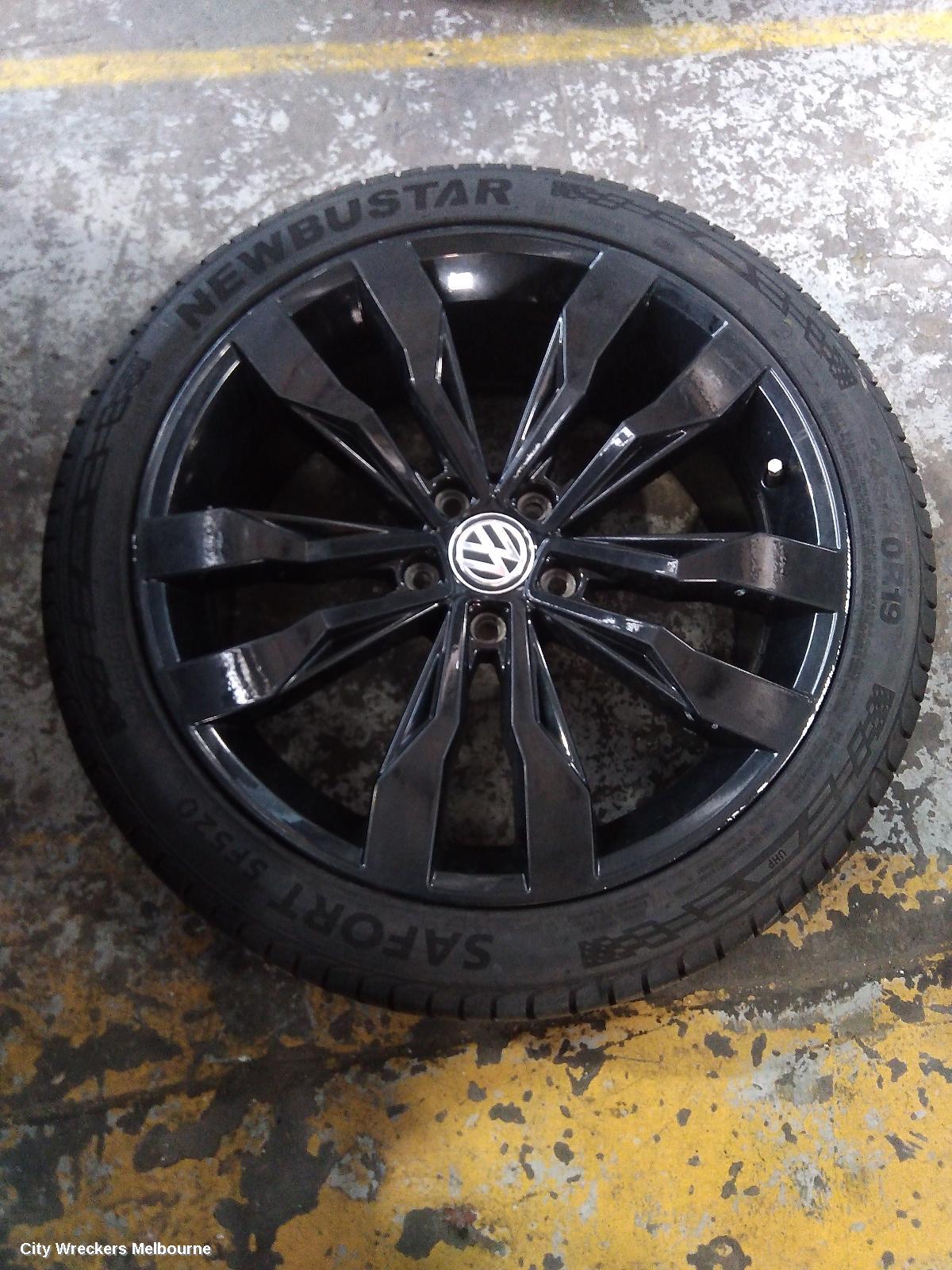 VOLKSWAGEN T-ROC WHEEL MAG, FACTORY, 19X8IN, 5 TWIN SPOKE, BI-COLOUR, BLACK/ALUMINIUM,  A1, 03/2020 ONWARDS