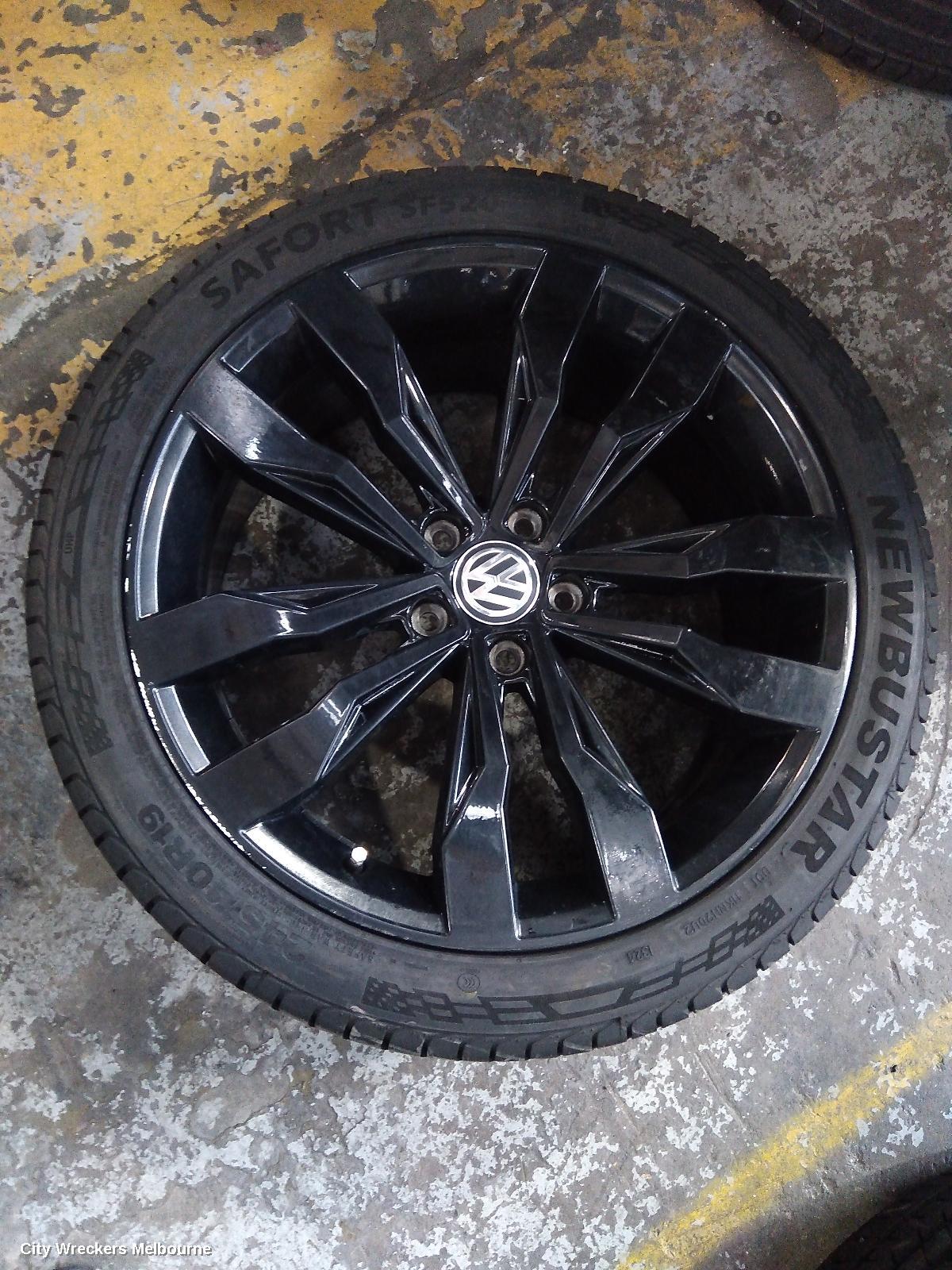 VOLKSWAGEN T-ROC WHEEL MAG, FACTORY, 19X8IN, 5 TWIN SPOKE, BI-COLOUR, BLACK/ALUMINIUM,  A1, 03/2020 ONWARDS