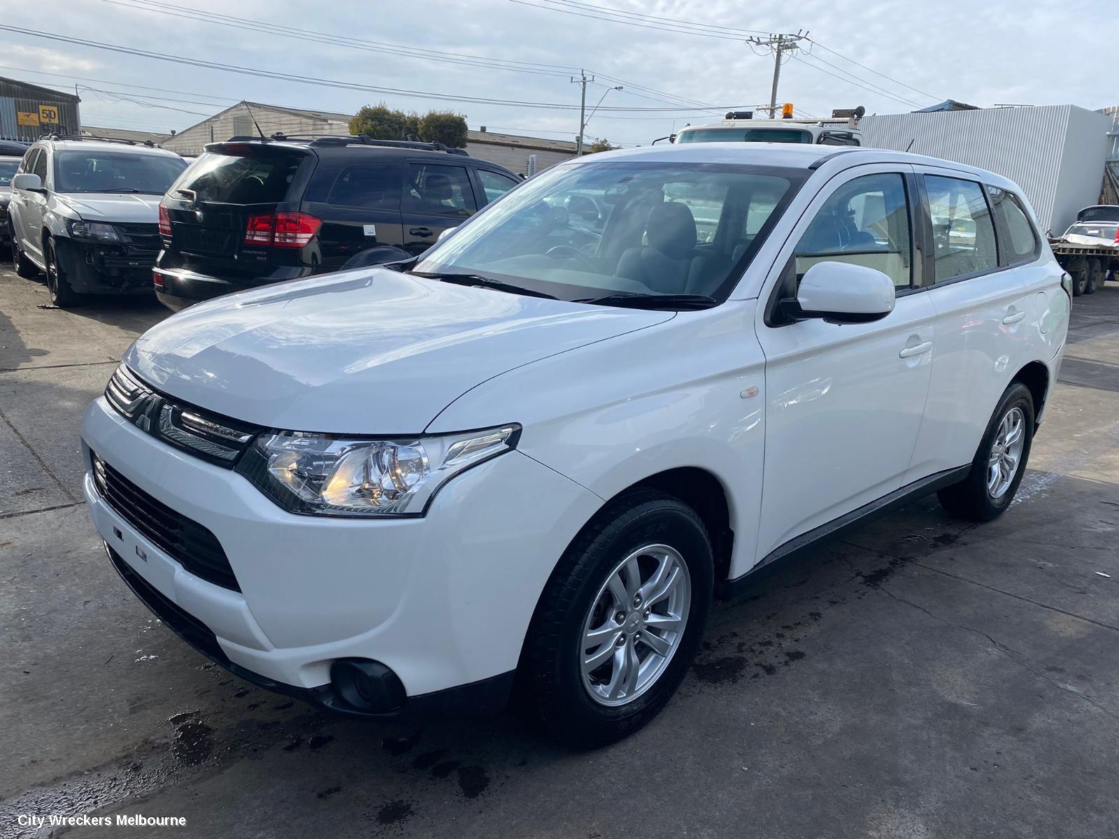 MITSUBISHI OUTLANDER LEFT GUARD, ZJ, SUIT W/ INDICATOR, 10/2012 - 02/2014