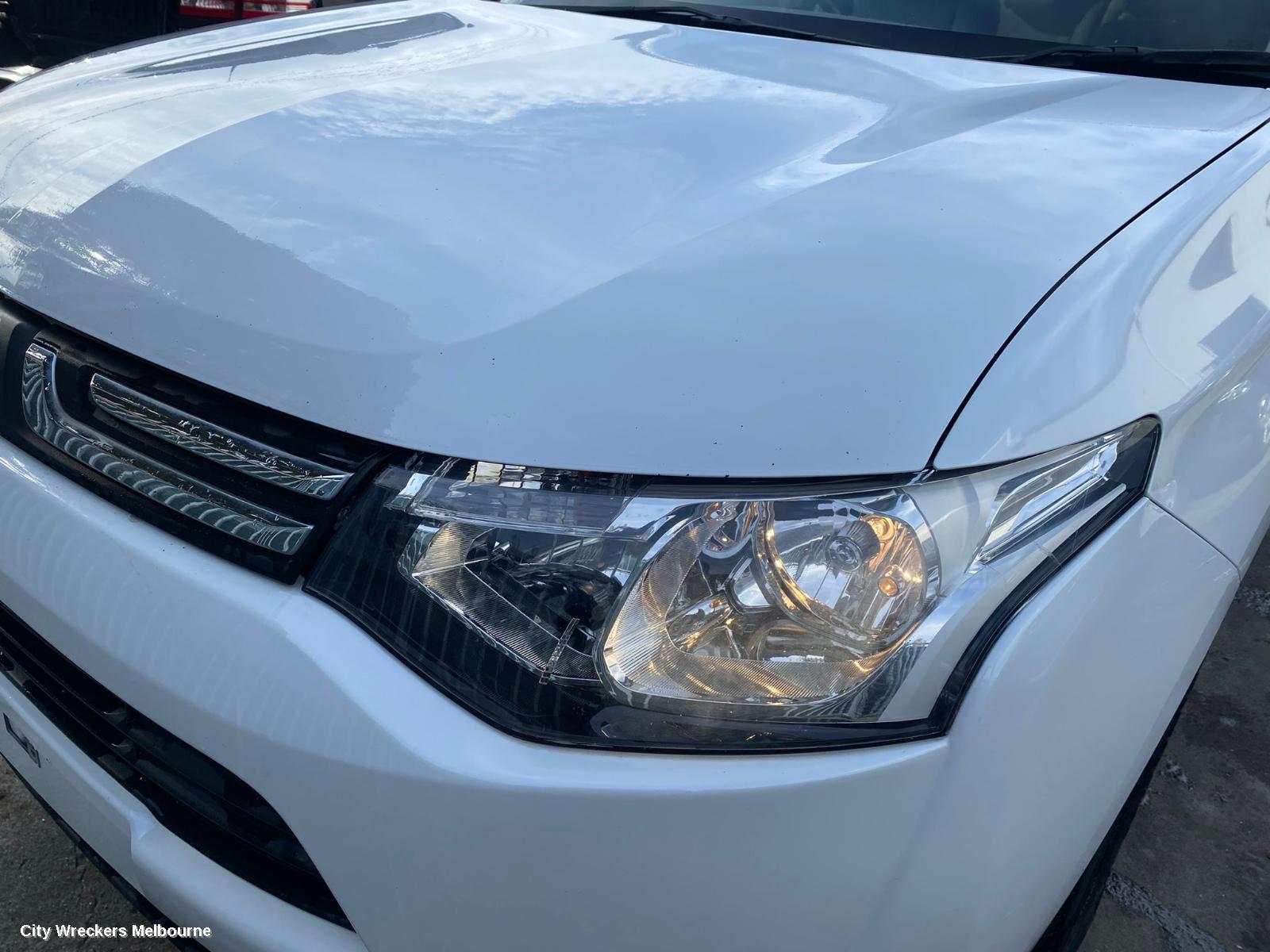 MITSUBISHI OUTLANDER LEFT GUARD, ZJ, SUIT W/ INDICATOR, 10/2012 - 02/2014