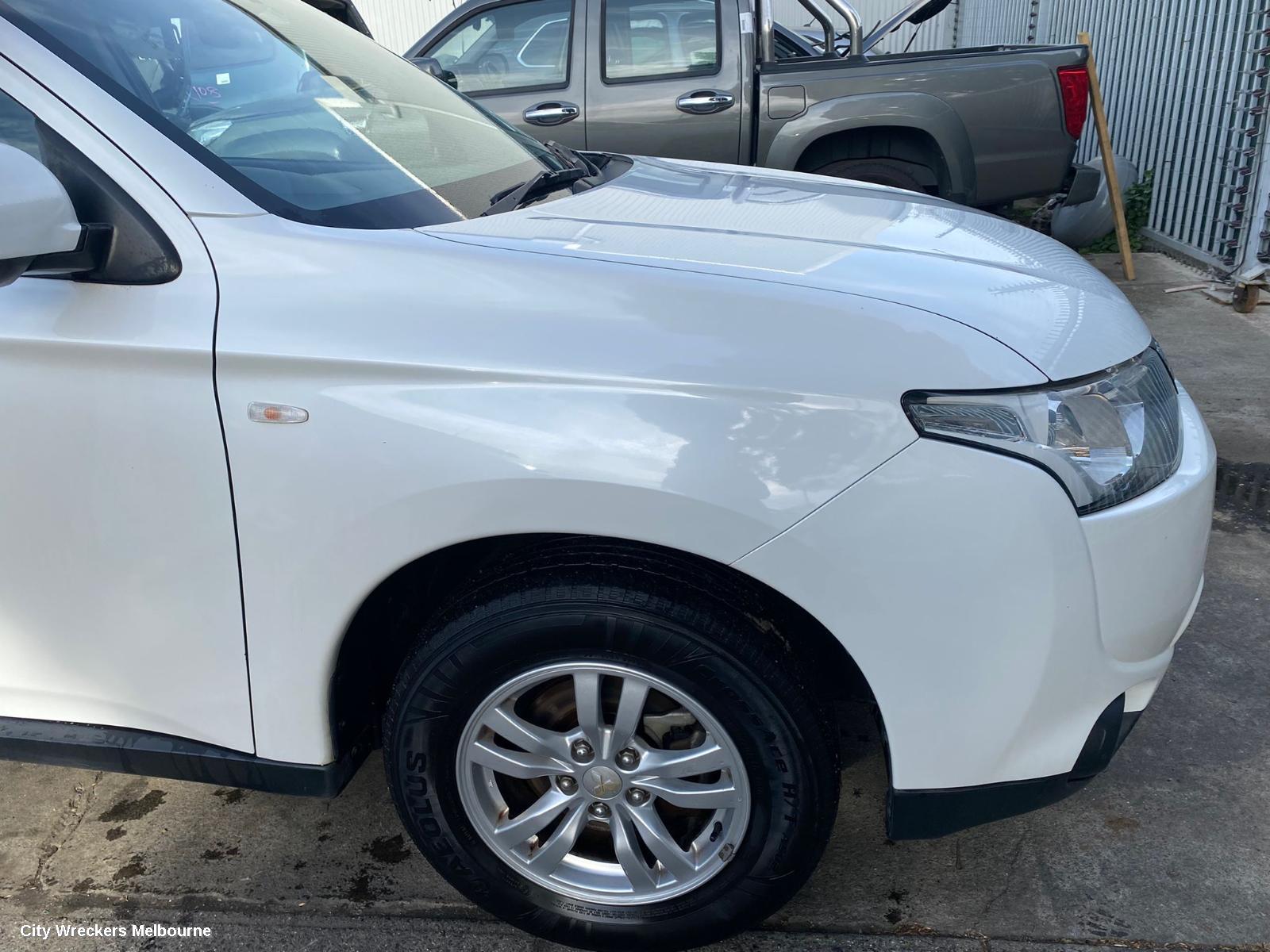 MITSUBISHI OUTLANDER LEFT GUARD, ZJ, SUIT W/ INDICATOR, 10/2012 - 02/2014