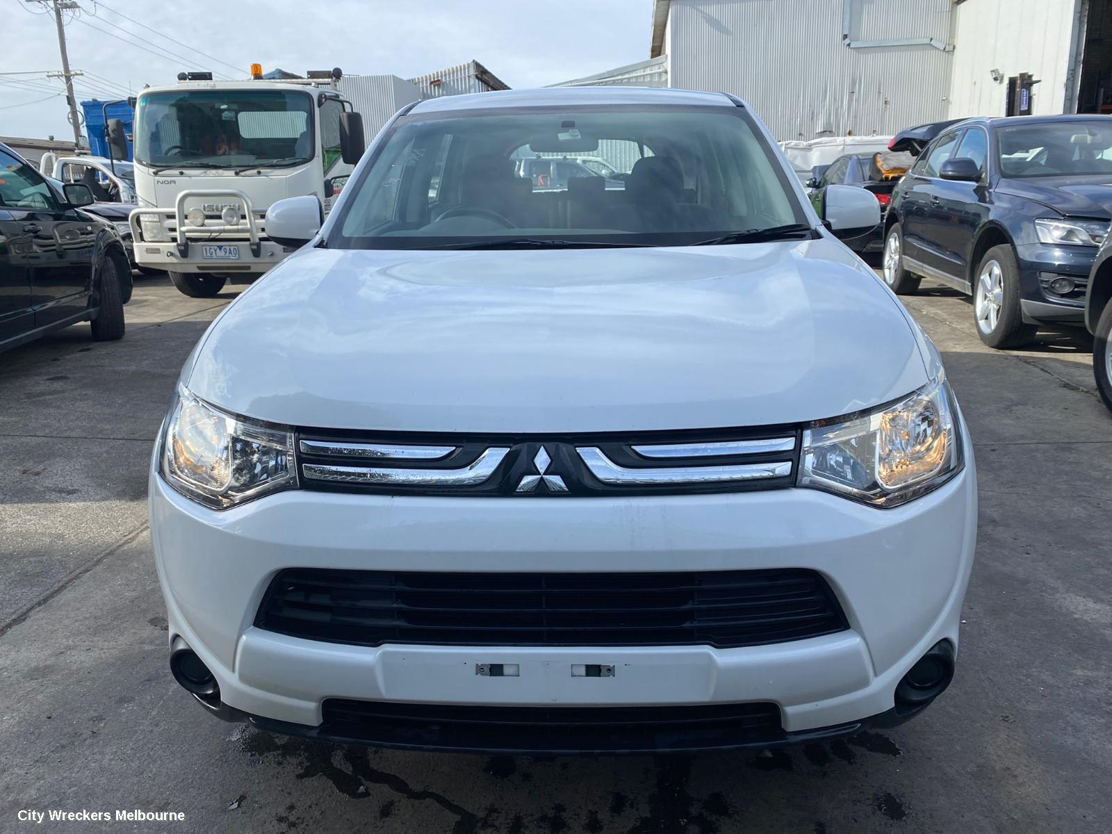 MITSUBISHI OUTLANDER LEFT GUARD, ZJ, SUIT W/ INDICATOR, 10/2012 - 02/2014