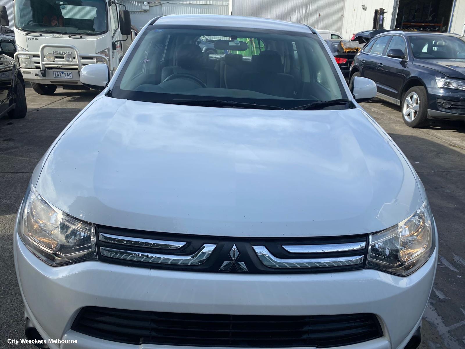 MITSUBISHI OUTLANDER LEFT GUARD, ZJ, SUIT W/ INDICATOR, 10/2012 - 02/2014