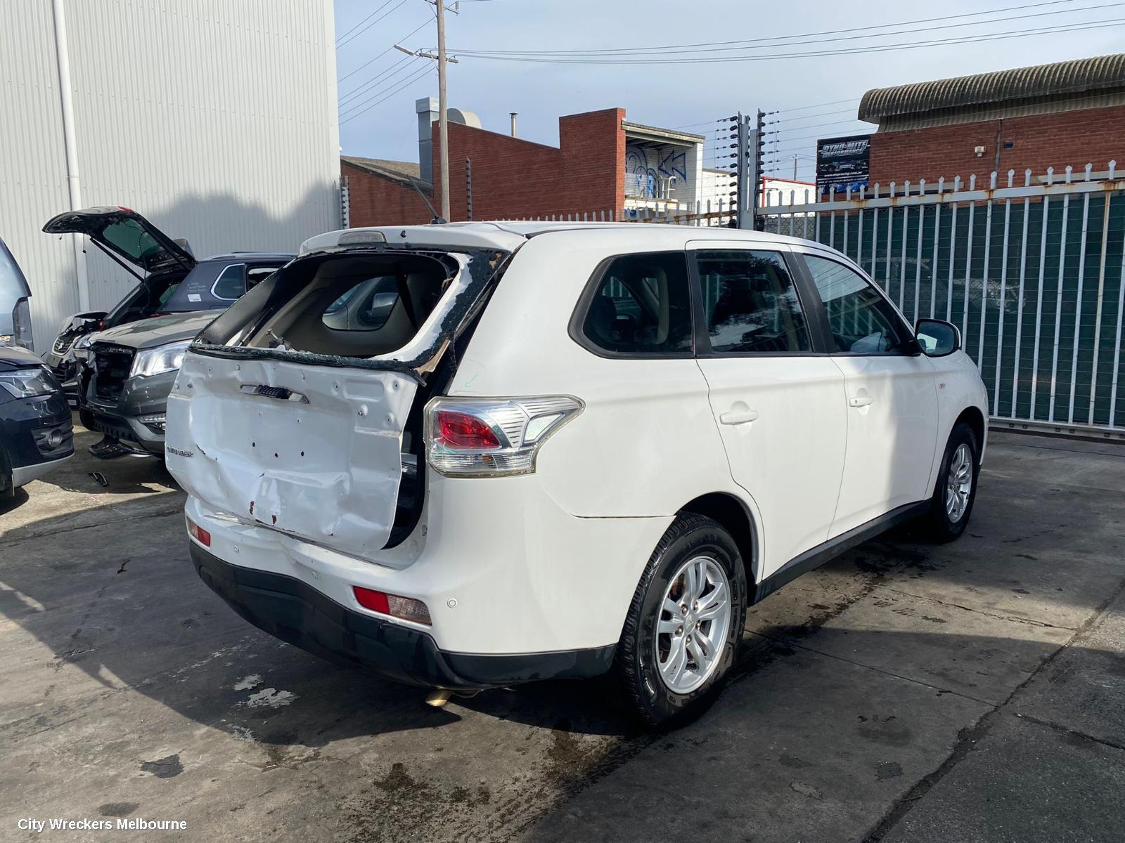 MITSUBISHI OUTLANDER LEFT GUARD, ZJ, SUIT W/ INDICATOR, 10/2012 - 02/2014