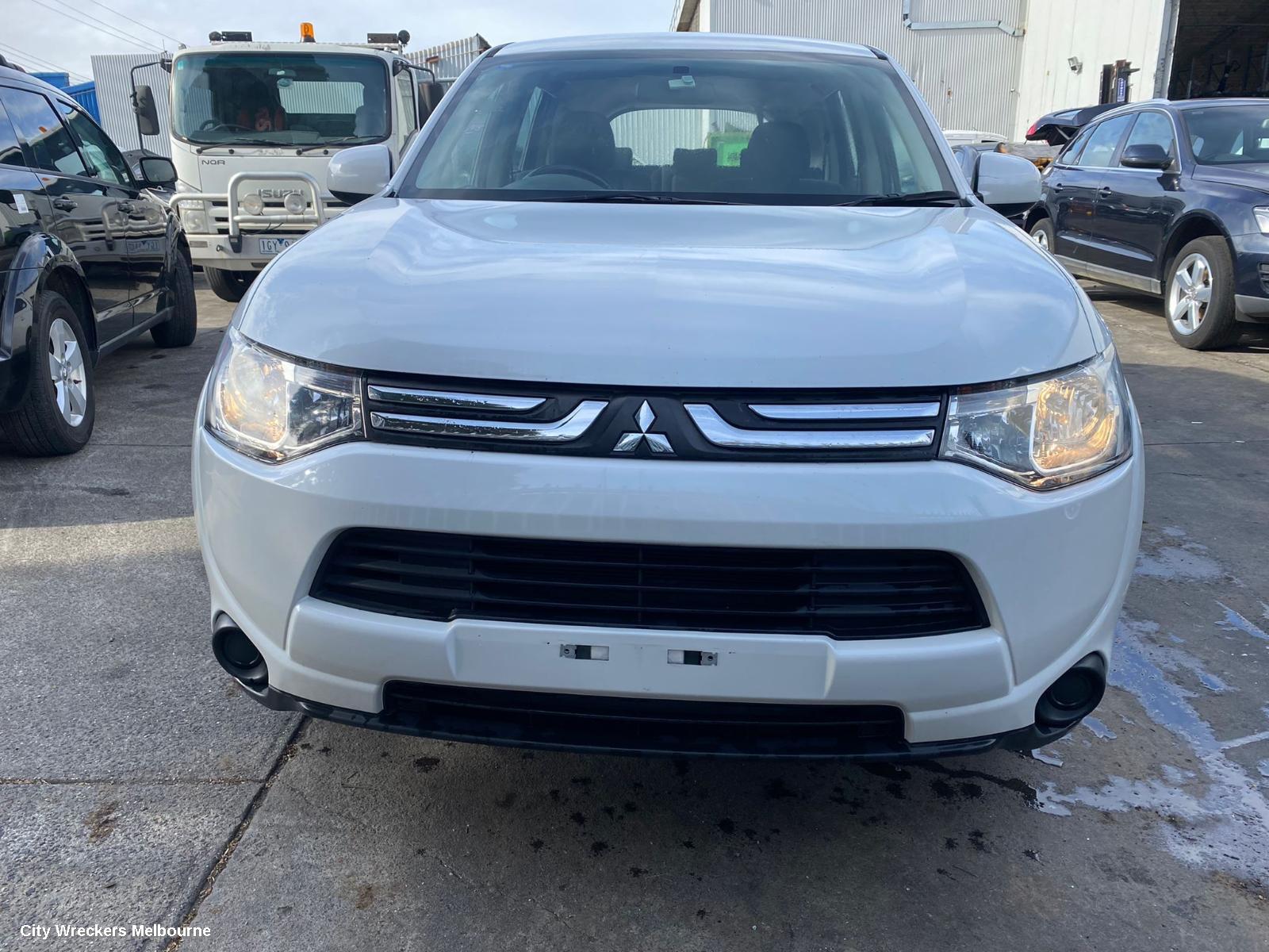 MITSUBISHI OUTLANDER LEFT GUARD, ZJ, SUIT W/ INDICATOR, 10/2012 - 02/2014