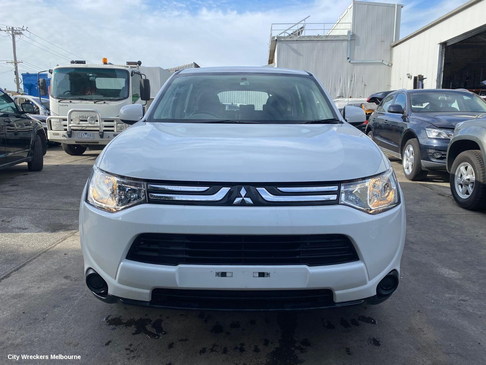 MITSUBISHI OUTLANDER LEFT GUARD, ZJ, SUIT W/ INDICATOR, 10/2012 - 02/2014