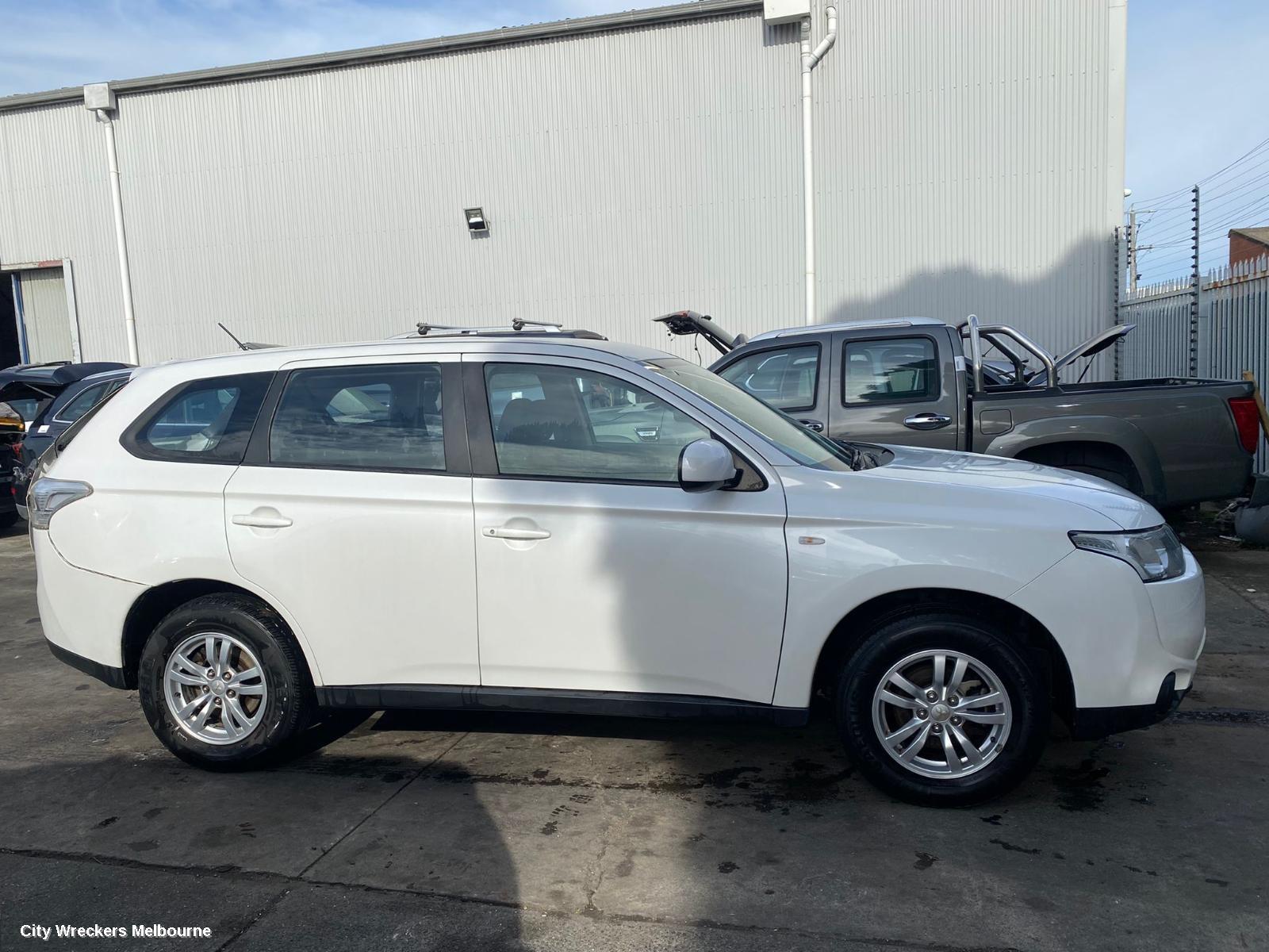 MITSUBISHI OUTLANDER LEFT GUARD, ZJ, SUIT W/ INDICATOR, 10/2012 - 02/2014