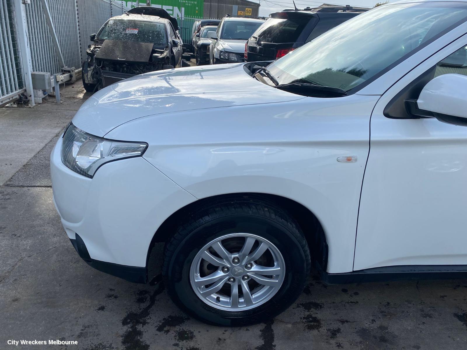 MITSUBISHI OUTLANDER LEFT GUARD, ZJ, SUIT W/ INDICATOR, 10/2012 - 02/2014