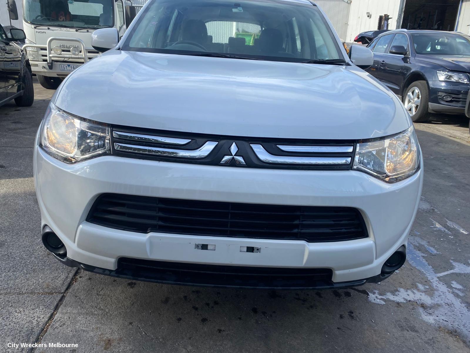 MITSUBISHI OUTLANDER LEFT GUARD, ZJ, SUIT W/ INDICATOR, 10/2012 - 02/2014
