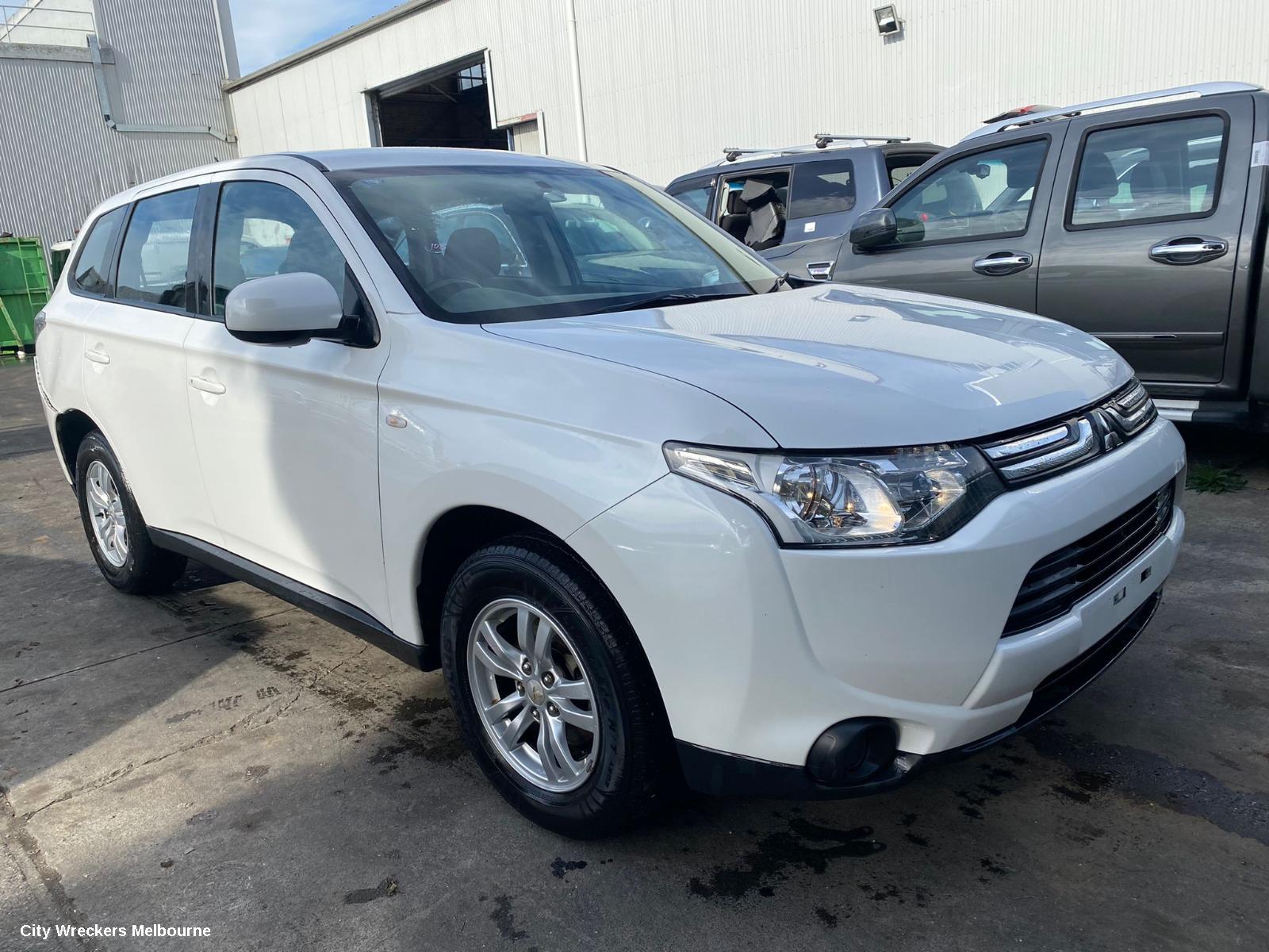 MITSUBISHI OUTLANDER LEFT GUARD, ZJ, SUIT W/ INDICATOR, 10/2012 - 02/2014