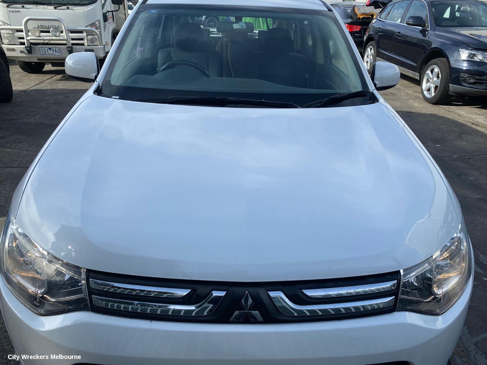 MITSUBISHI OUTLANDER LEFT GUARD, ZJ, SUIT W/ INDICATOR, 10/2012 - 02/2014