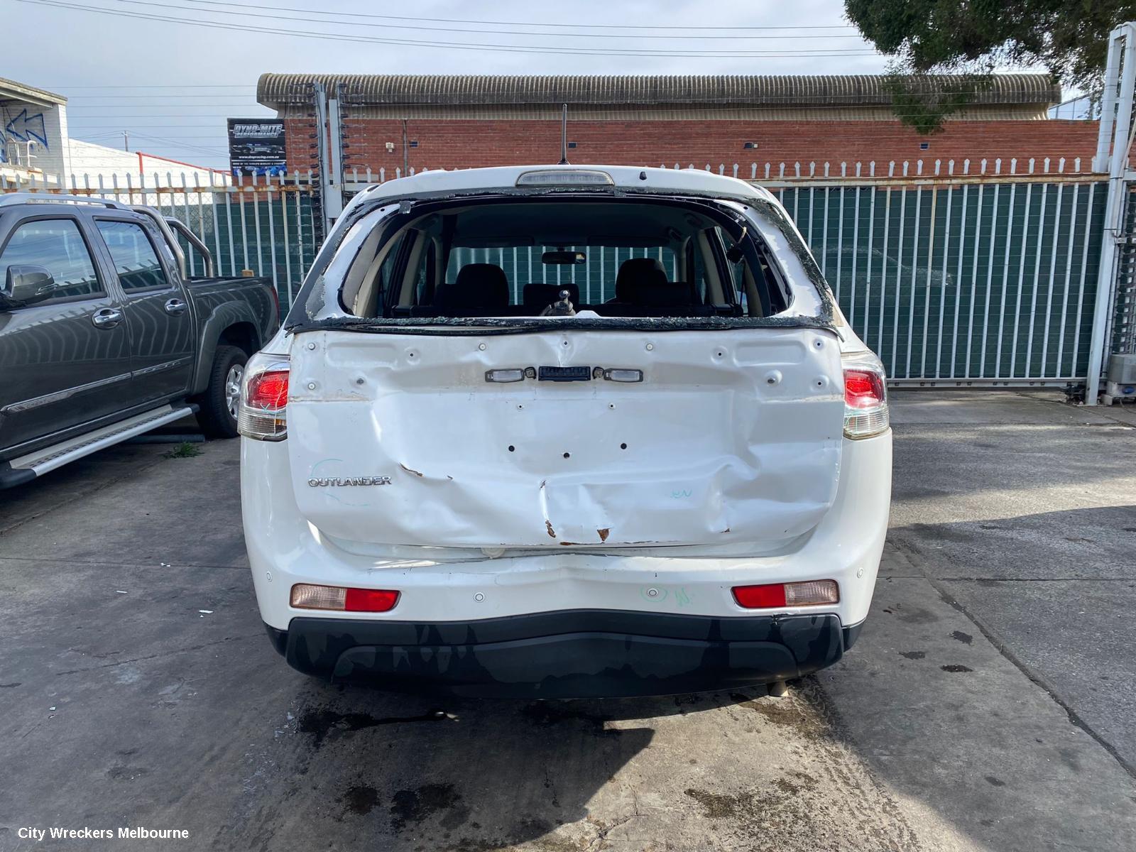 MITSUBISHI OUTLANDER LEFT GUARD, ZJ, SUIT W/ INDICATOR, 10/2012 - 02/2014