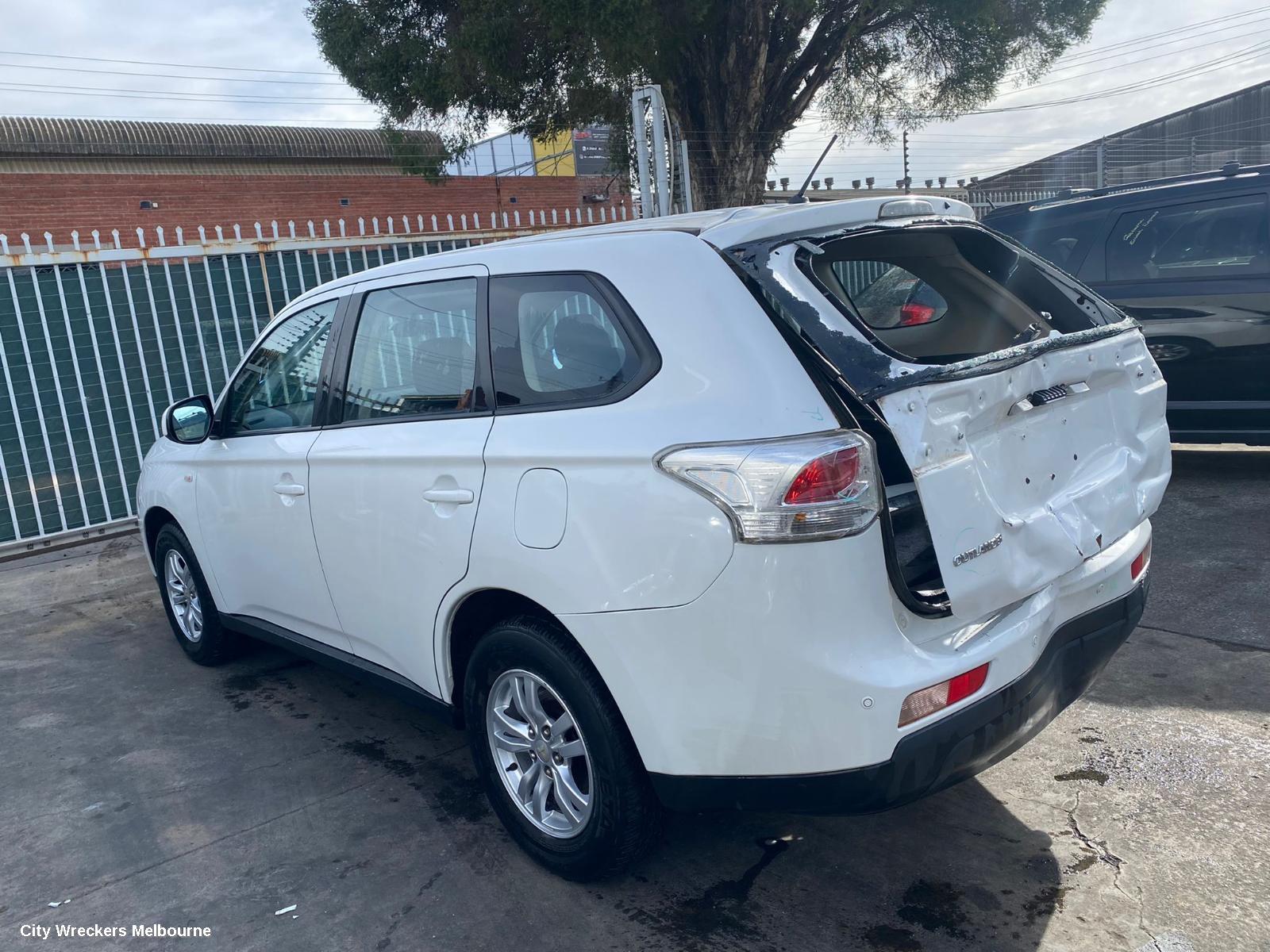 MITSUBISHI OUTLANDER LEFT GUARD, ZJ, SUIT W/ INDICATOR, 10/2012 - 02/2014