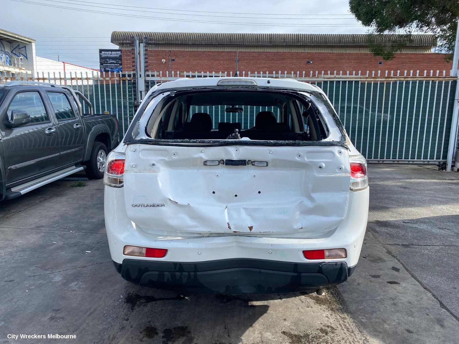 MITSUBISHI OUTLANDER LEFT GUARD, ZJ, SUIT W/ INDICATOR, 10/2012 - 02/2014