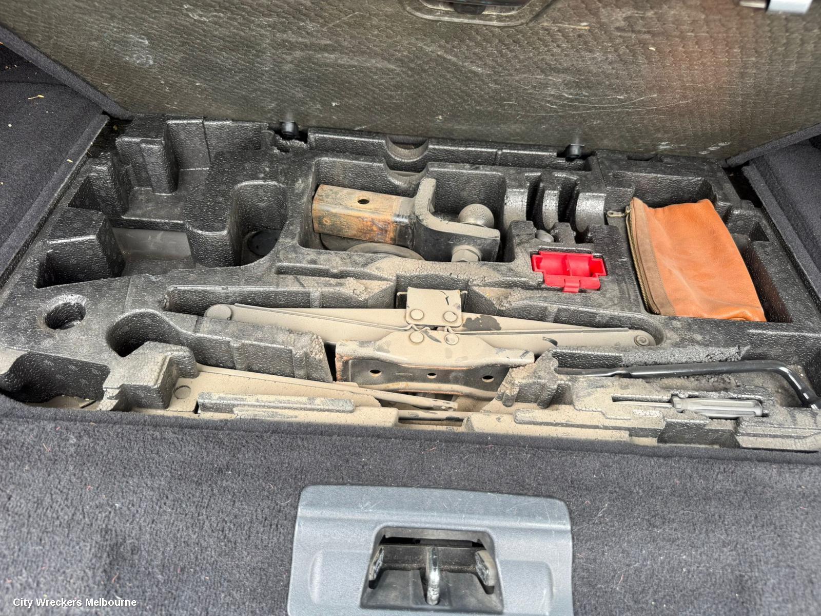 LAND ROVER RANGEROVER SPORT JACK/TOOL KIT, L320, 08/2005 - 12/2013