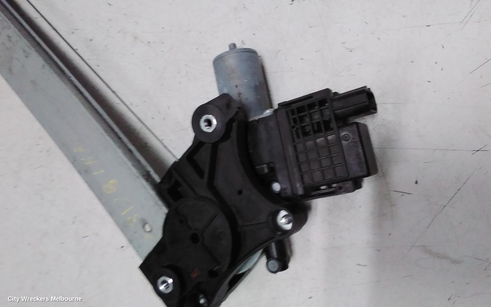 SUBARU FORESTER LEFT FRONT WINDOW REG/MOTOR, SK, 08/2018 - 11/2024