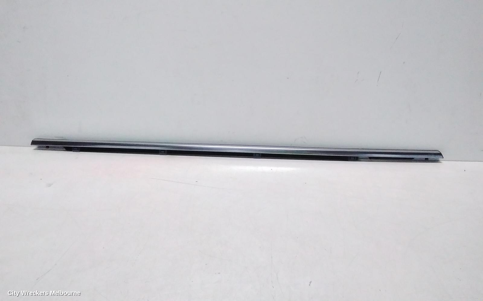 KIA SORENTO DOOR MOULD, MIDDLE CHROME MOULD: 139636, LH REAR, MQ4, 02/2020 ONWARDS