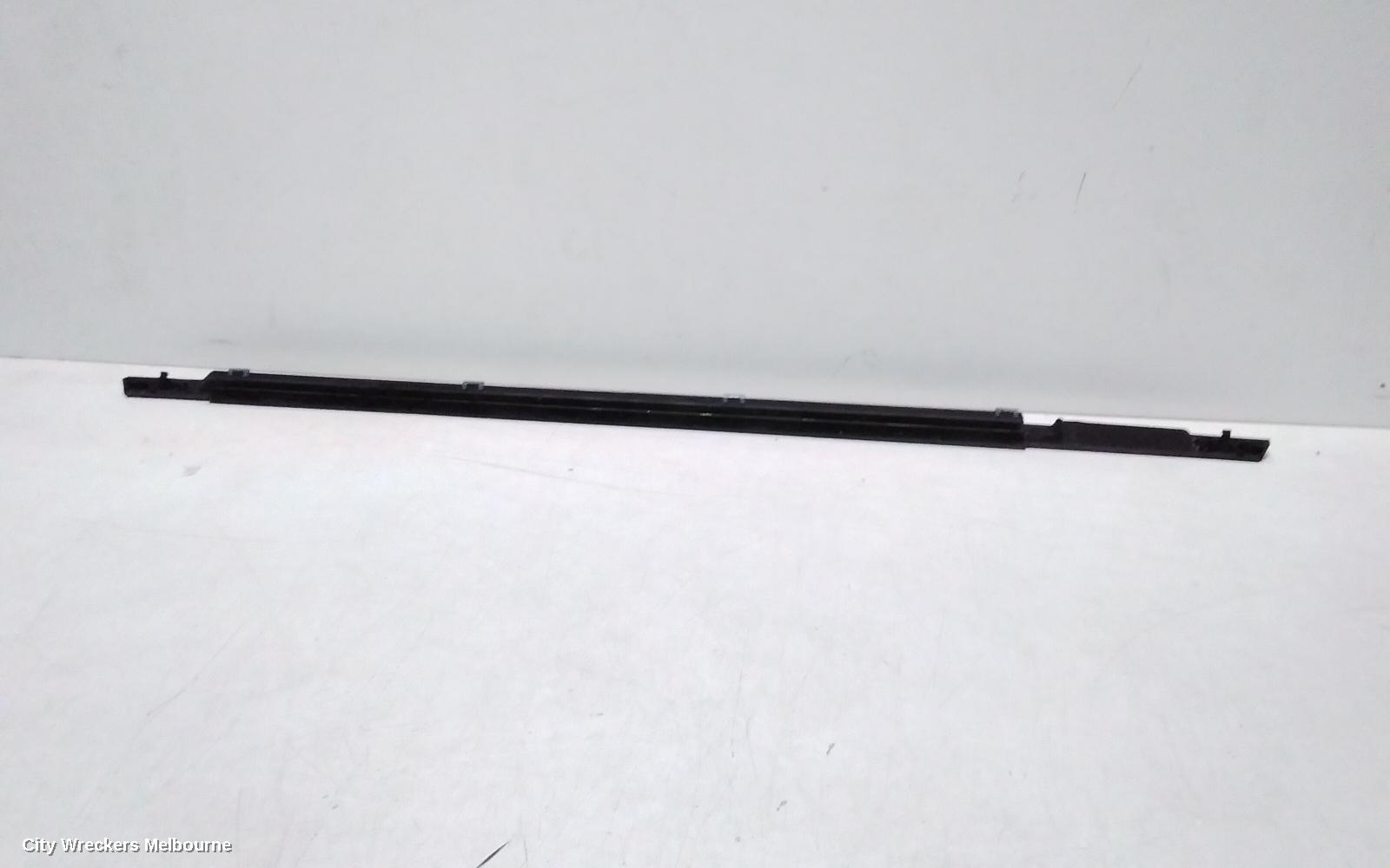 KIA SORENTO DOOR MOULD, MIDDLE CHROME MOULD: 139636, LH REAR, MQ4, 02/2020 ONWARDS