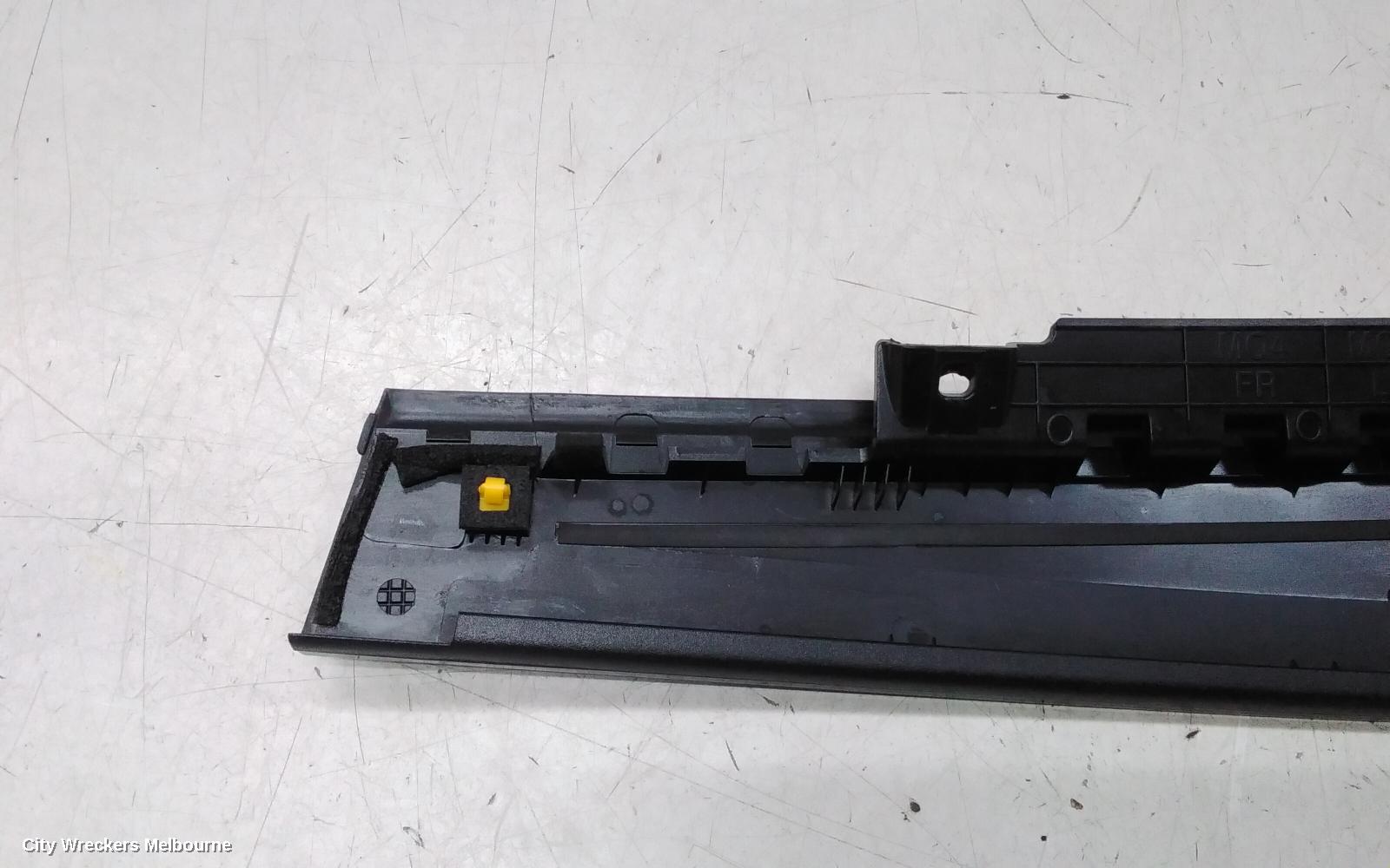 KIA SORENTO DOOR MOULD, UPPER BLACK MOULD: 139647, LH FRONT, MQ4, 02/2020 ONWARDS