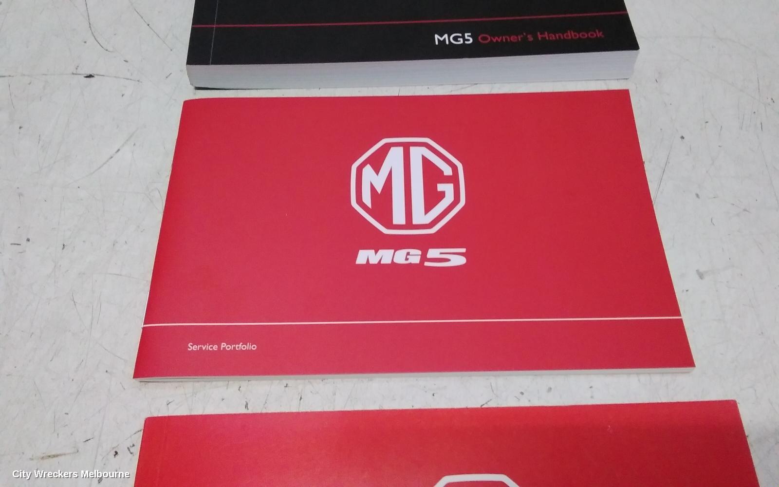 MG MG5 OWNERS HANDBOOK, AP32, 01/2023 ONWARDS