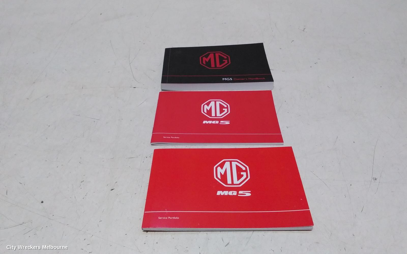 MG MG5 OWNERS HANDBOOK, AP32, 01/2023 ONWARDS