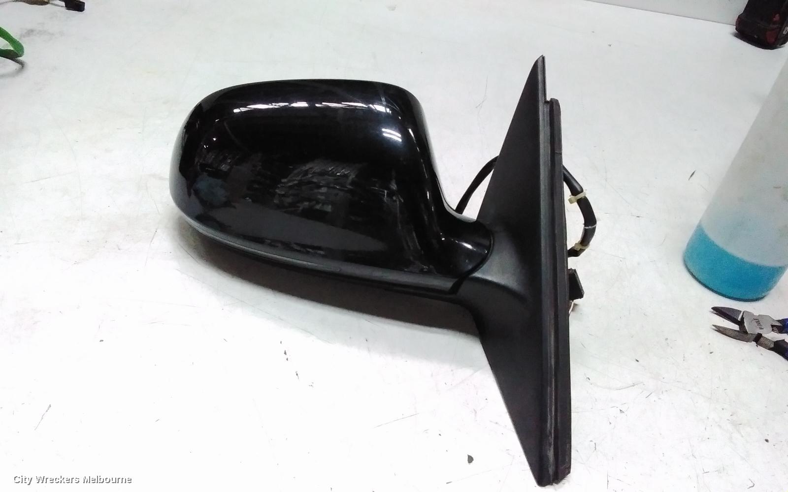 AUDI A4 RIGHT DOOR MIRROR, B8 8K, A4, MANUAL FOLD, NO LANE CHANGE ASSIST TYPE, 1 PLUG (6 WIRE), 02/2008 - 05/2009