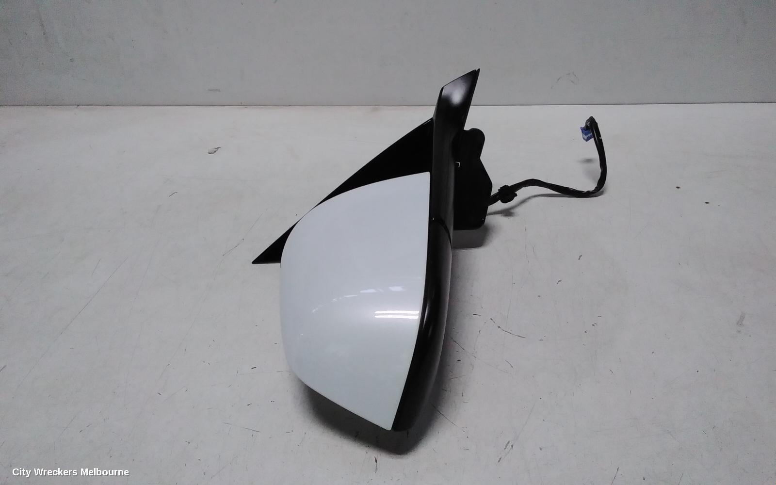 TESLA MODEL Y RIGHT DOOR MIRROR, 1ST GEN, POWER FOLD, 03/2022 ONWARDS