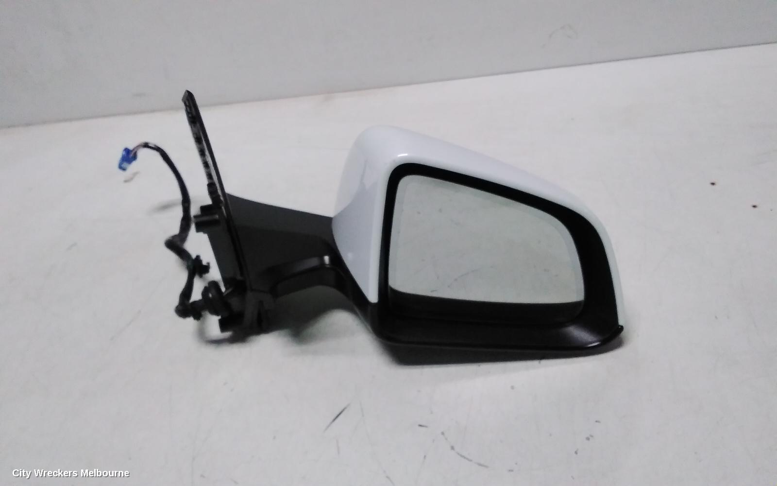 TESLA MODEL Y RIGHT DOOR MIRROR, 1ST GEN, POWER FOLD, 03/2022 ONWARDS