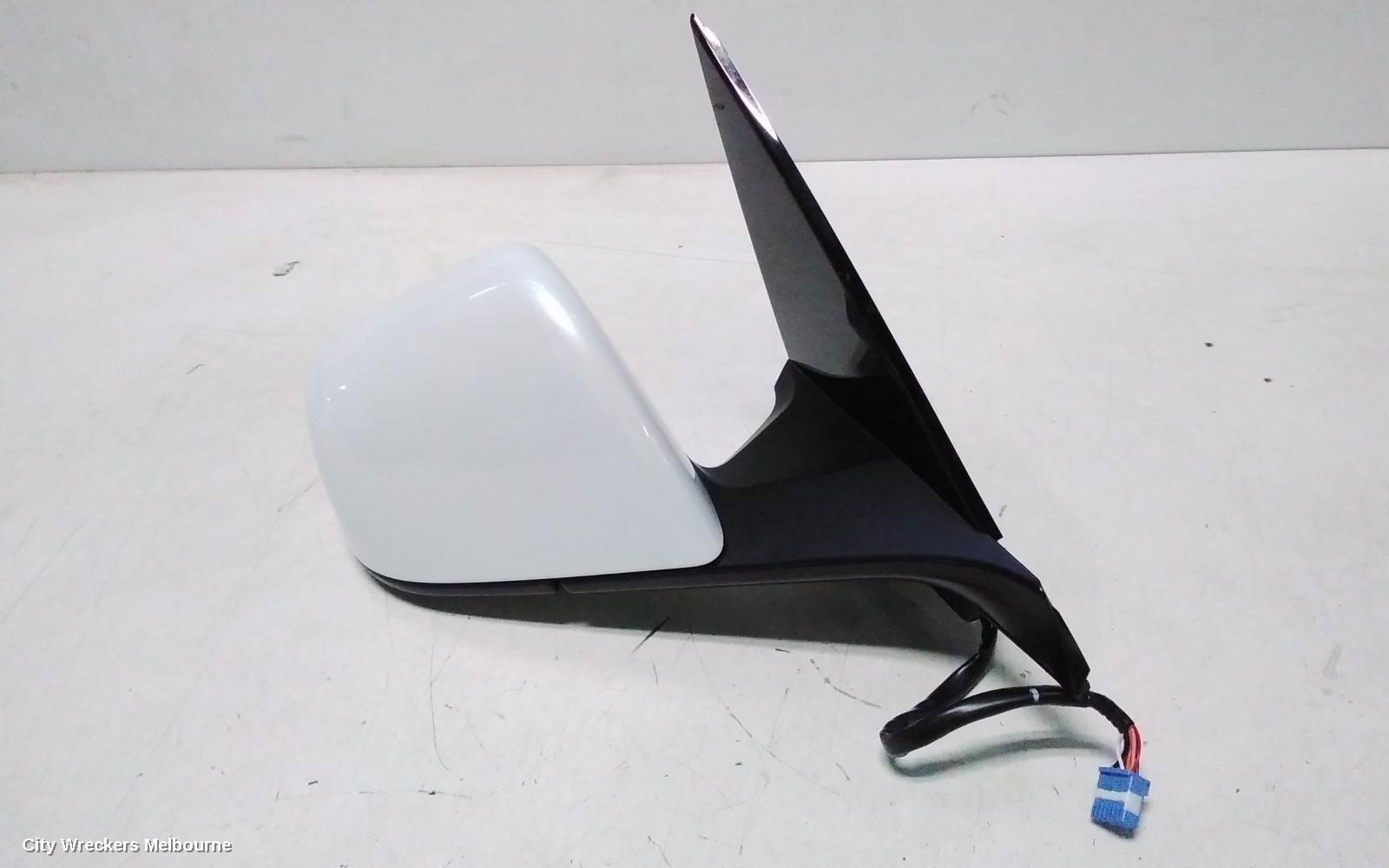 TESLA MODEL Y RIGHT DOOR MIRROR, 1ST GEN, POWER FOLD, 03/2022 ONWARDS