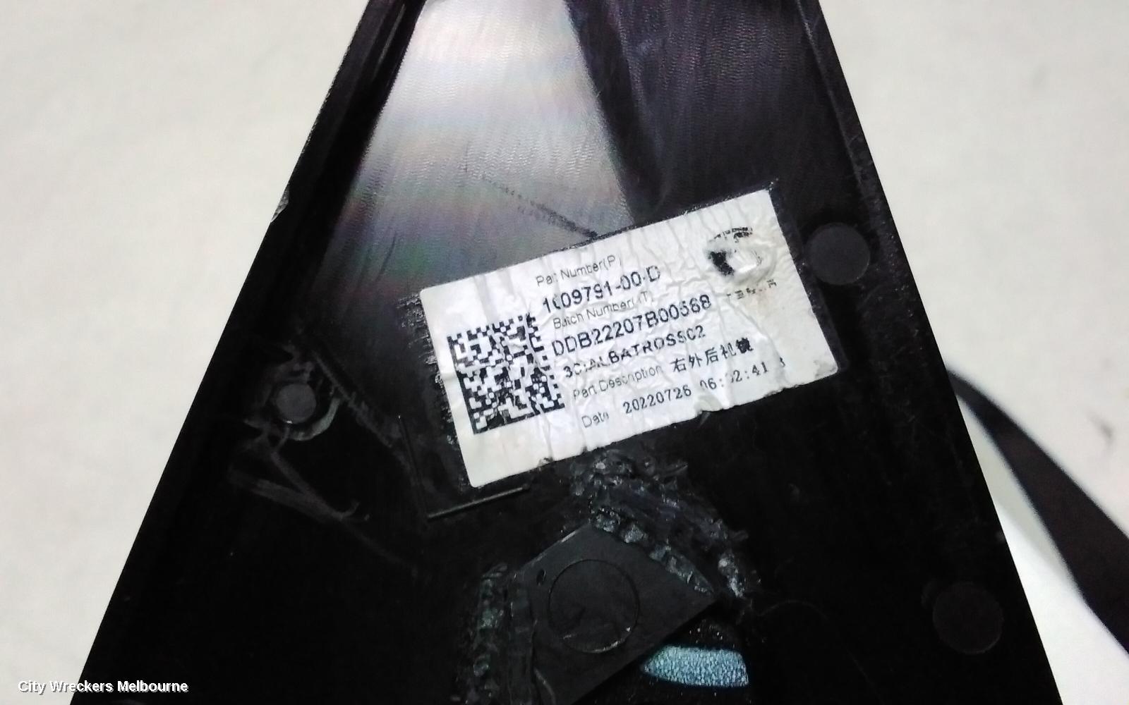 TESLA MODEL Y RIGHT DOOR MIRROR, 1ST GEN, POWER FOLD, 03/2022 ONWARDS