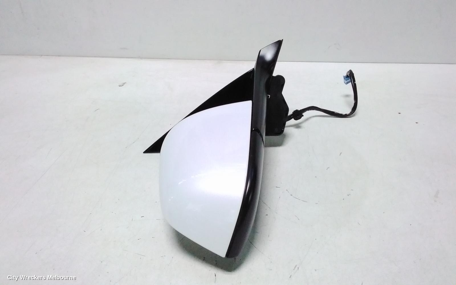 TESLA MODEL Y RIGHT DOOR MIRROR, 1ST GEN, POWER FOLD, 03/2022 ONWARDS