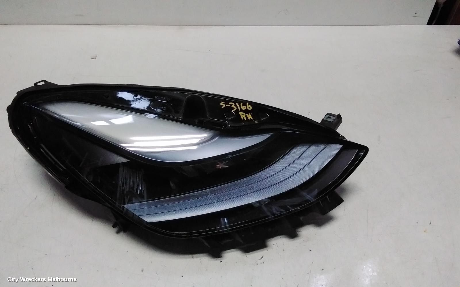 TESLA MODEL Y RIGHT HEADLAMP, 1ST GEN, LED TYPE, 03/2022 ONWARDS