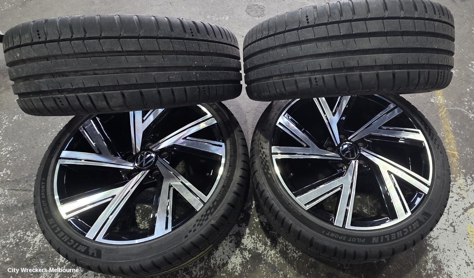 VOLKSWAGEN GOLF WHEEL MAG, FACTORY, 18X7.5IN, BERGAMO, 5 Y SPOKE, BI-COLOUR, GEN 8, 09/2020 - 06/2024