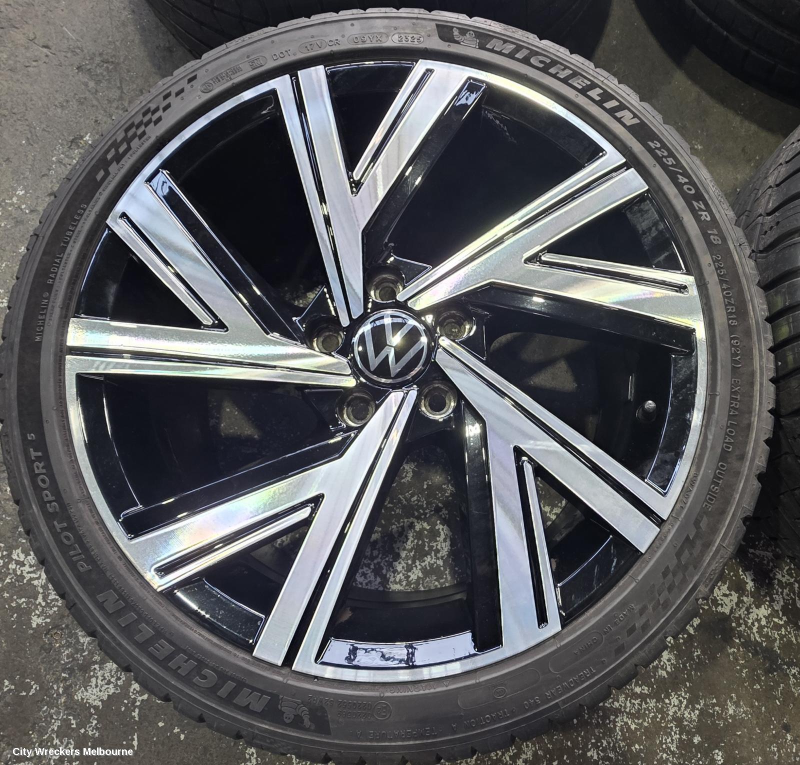 VOLKSWAGEN GOLF WHEEL MAG, FACTORY, 18X7.5IN, BERGAMO, 5 Y SPOKE, BI-COLOUR, GEN 8, 09/2020 - 06/2024
