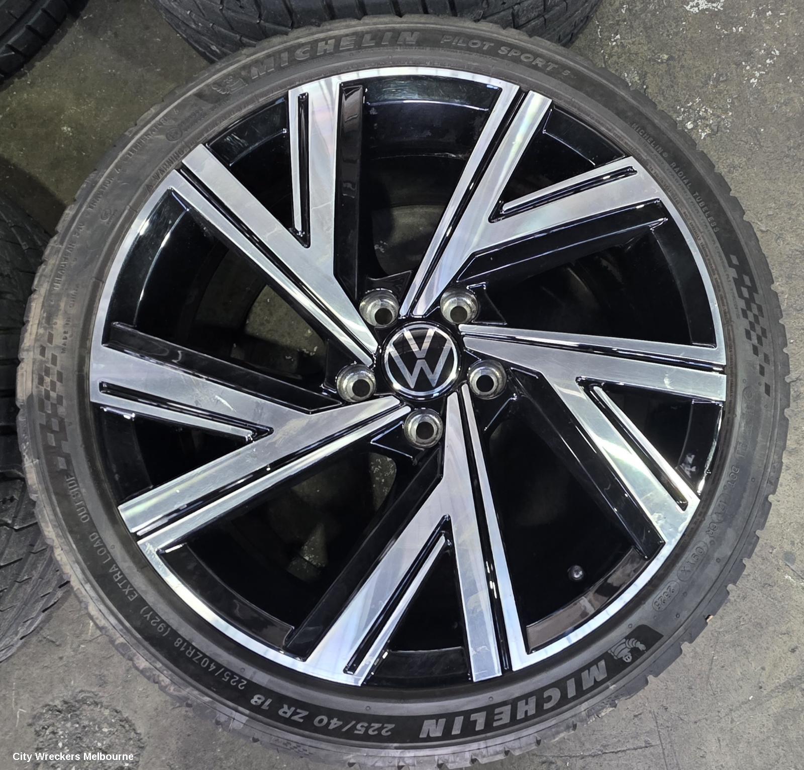 VOLKSWAGEN GOLF WHEEL MAG, FACTORY, 18X7.5IN, BERGAMO, 5 Y SPOKE, BI-COLOUR, GEN 8, 09/2020 - 06/2024