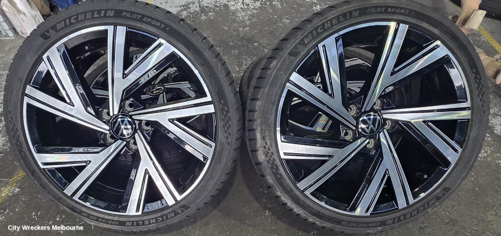 VOLKSWAGEN GOLF WHEEL MAG, FACTORY, 18X7.5IN, BERGAMO, 5 Y SPOKE, BI-COLOUR, GEN 8, 09/2020 - 06/2024