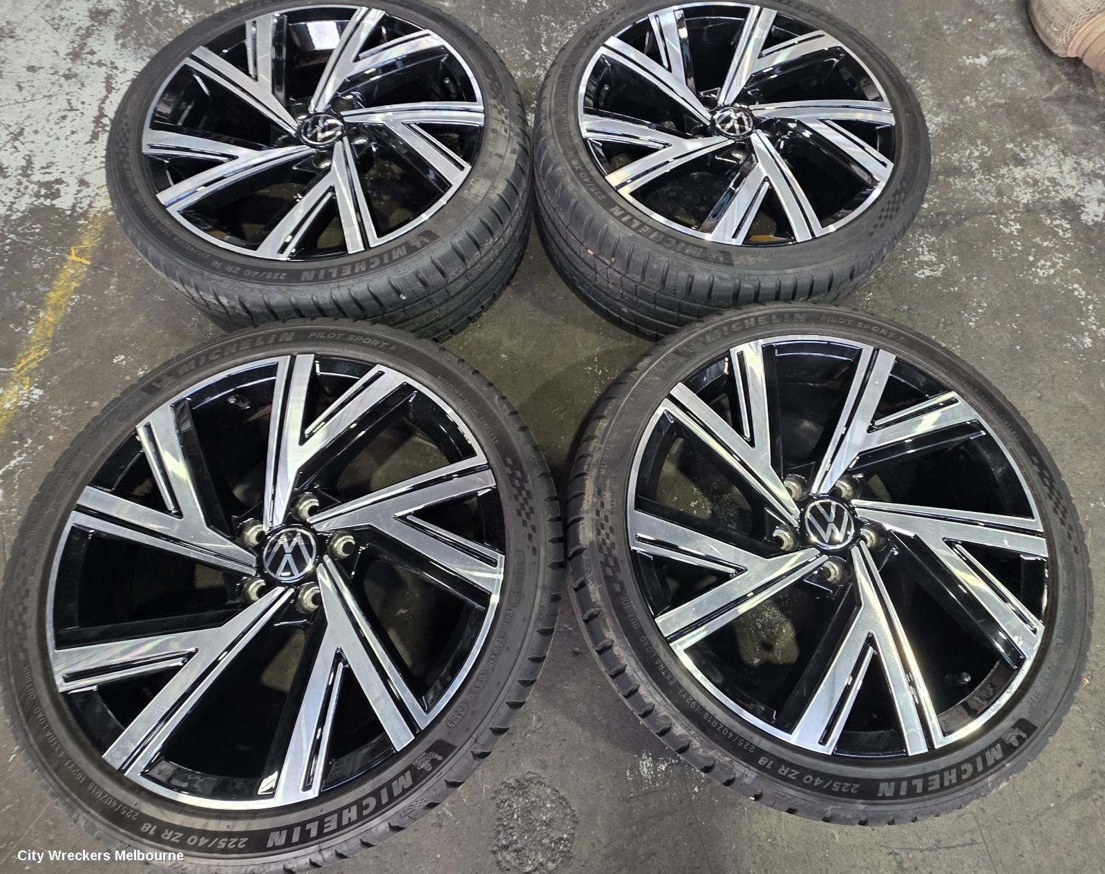 VOLKSWAGEN GOLF WHEEL MAG, FACTORY, 18X7.5IN, BERGAMO, 5 Y SPOKE, BI-COLOUR, GEN 8, 09/2020 - 06/2024