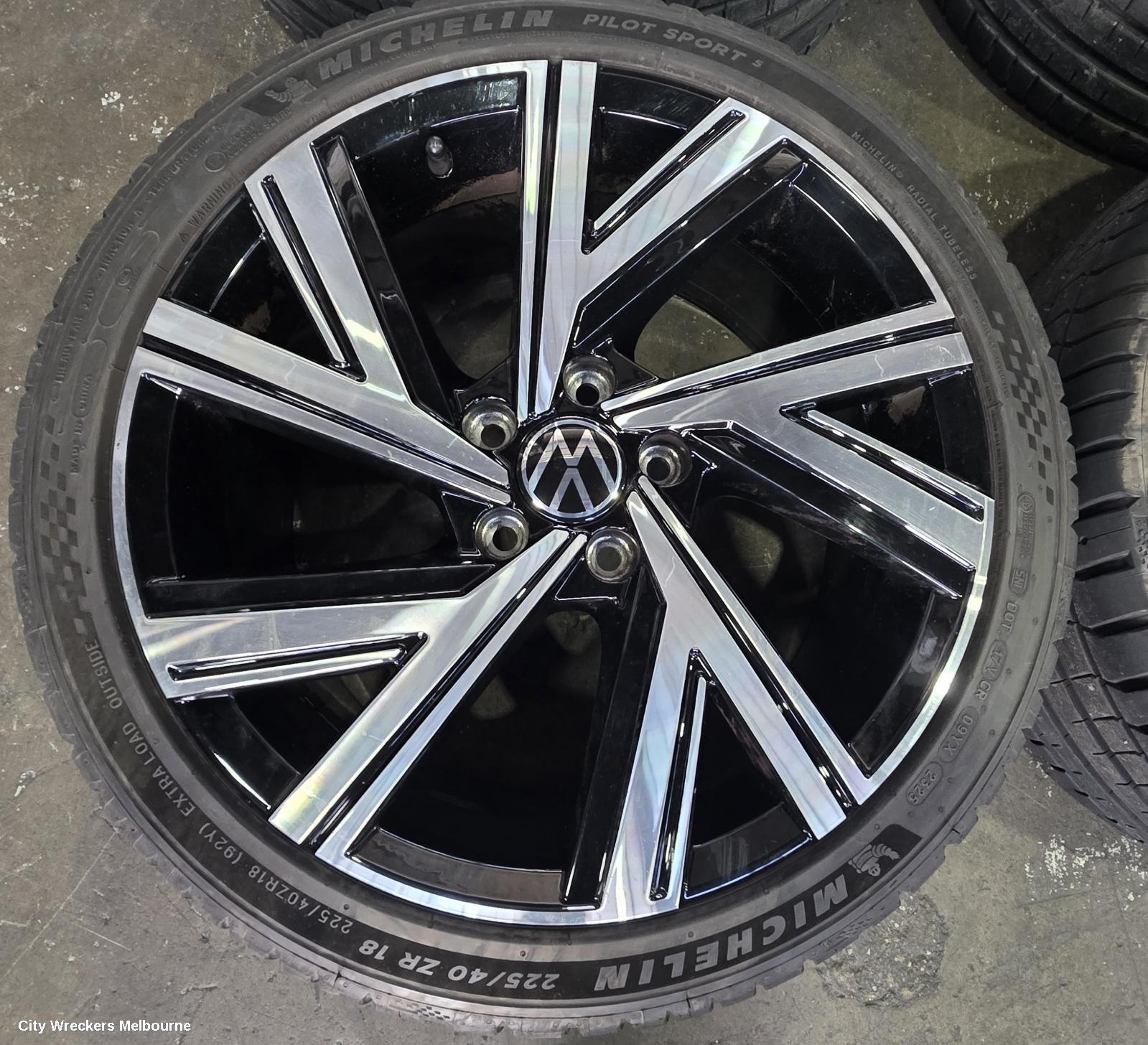 VOLKSWAGEN GOLF WHEEL MAG, FACTORY, 18X7.5IN, BERGAMO, 5 Y SPOKE, BI-COLOUR, GEN 8, 09/2020 - 06/2024